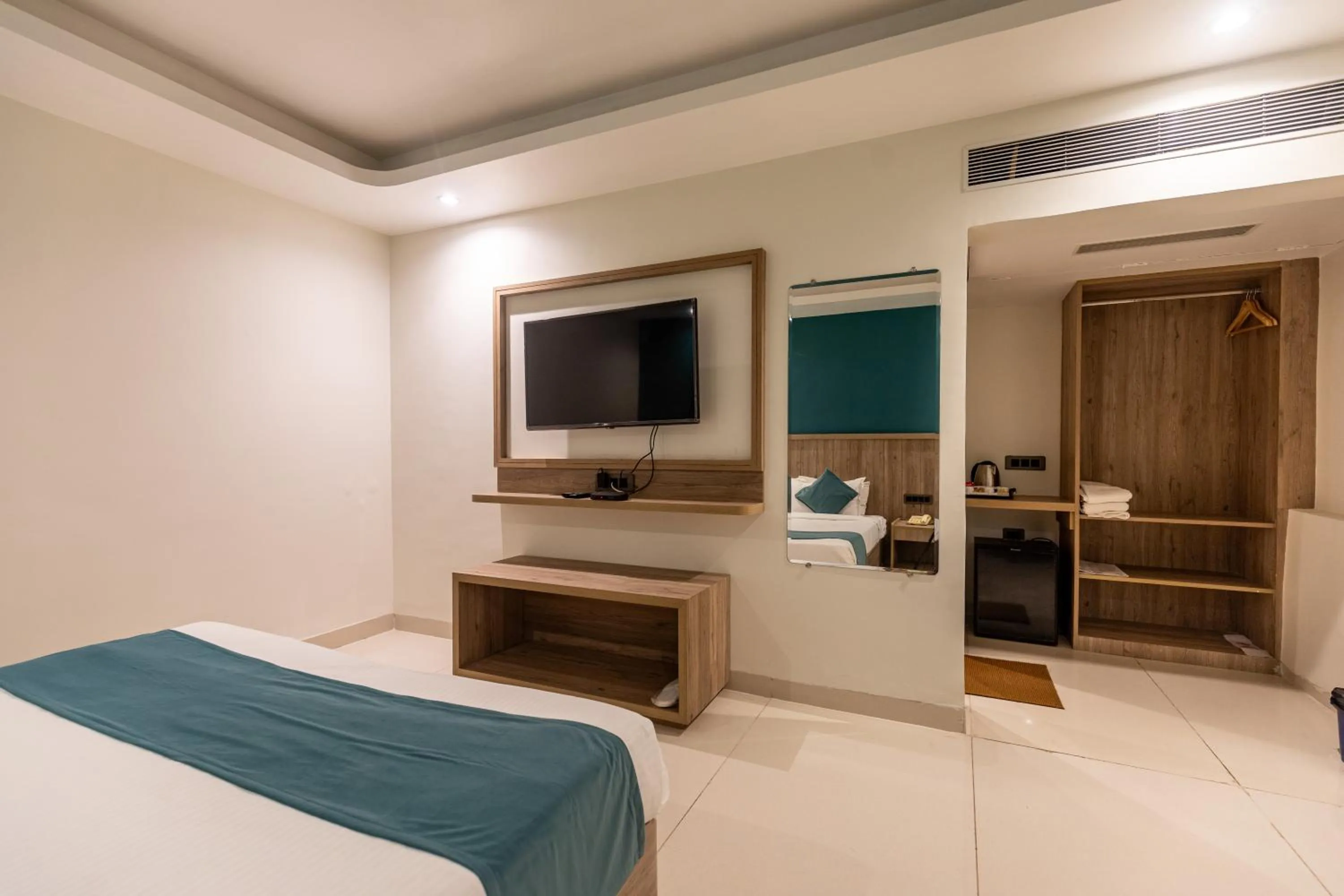 TV and multimedia, Bed in Hotel Amer Palace