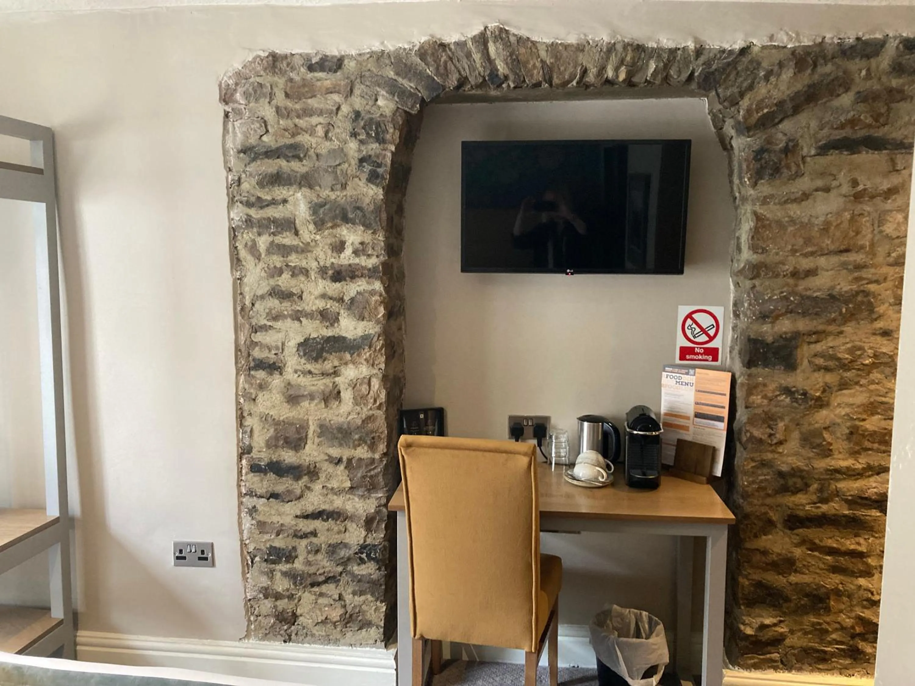 TV and multimedia in Snooty Fox