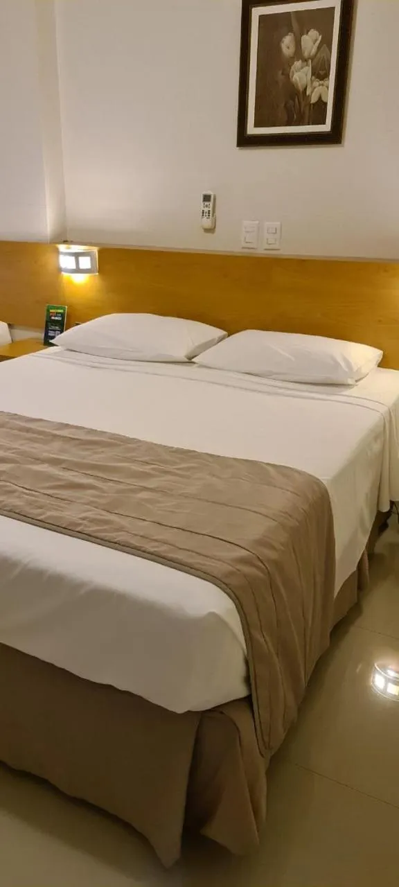 Bed in Del Rey Quality Hotel