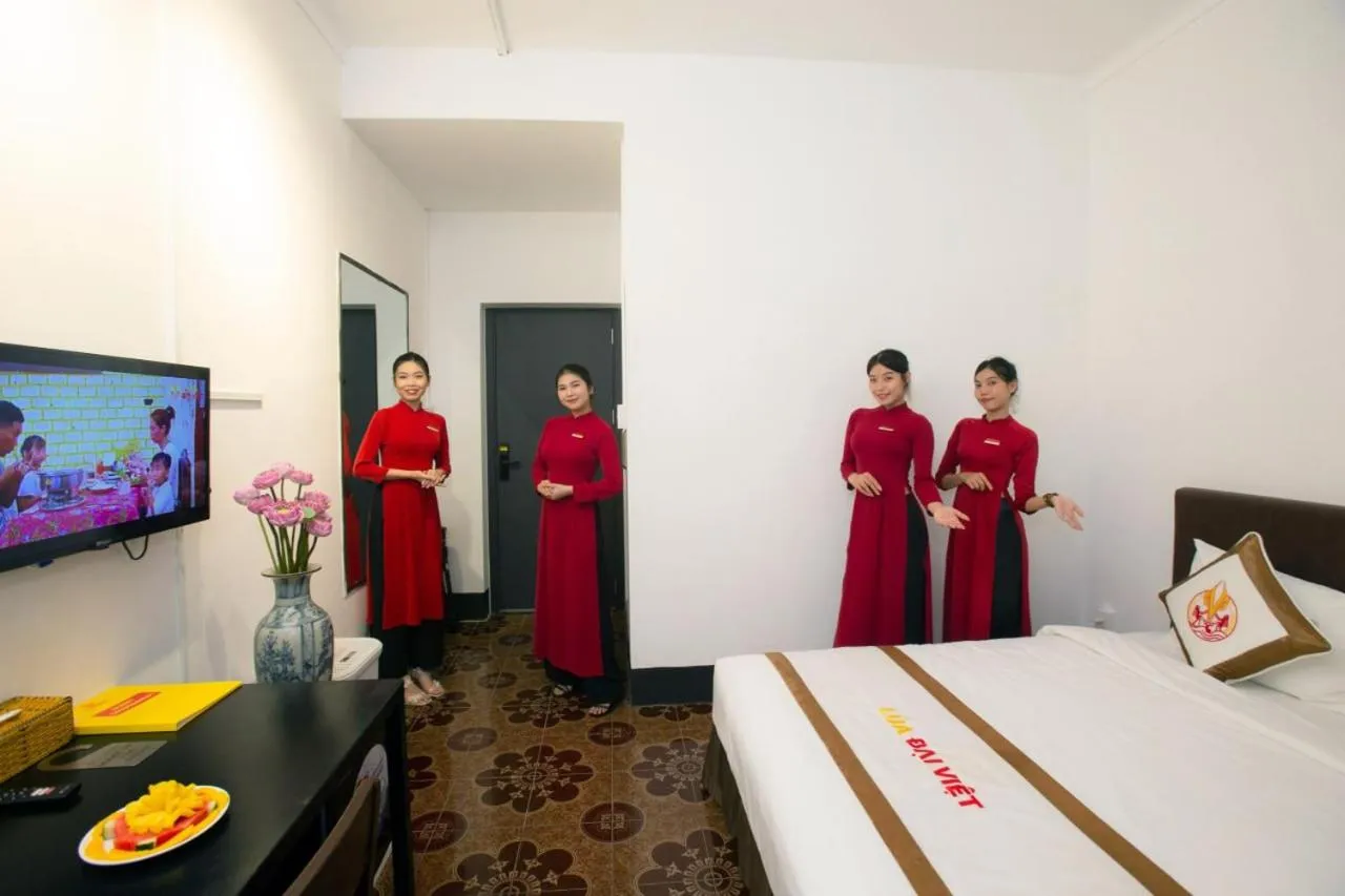 Staff in THE RICE HOTEL Nong Thon Dai Viet 131 Bui Vien