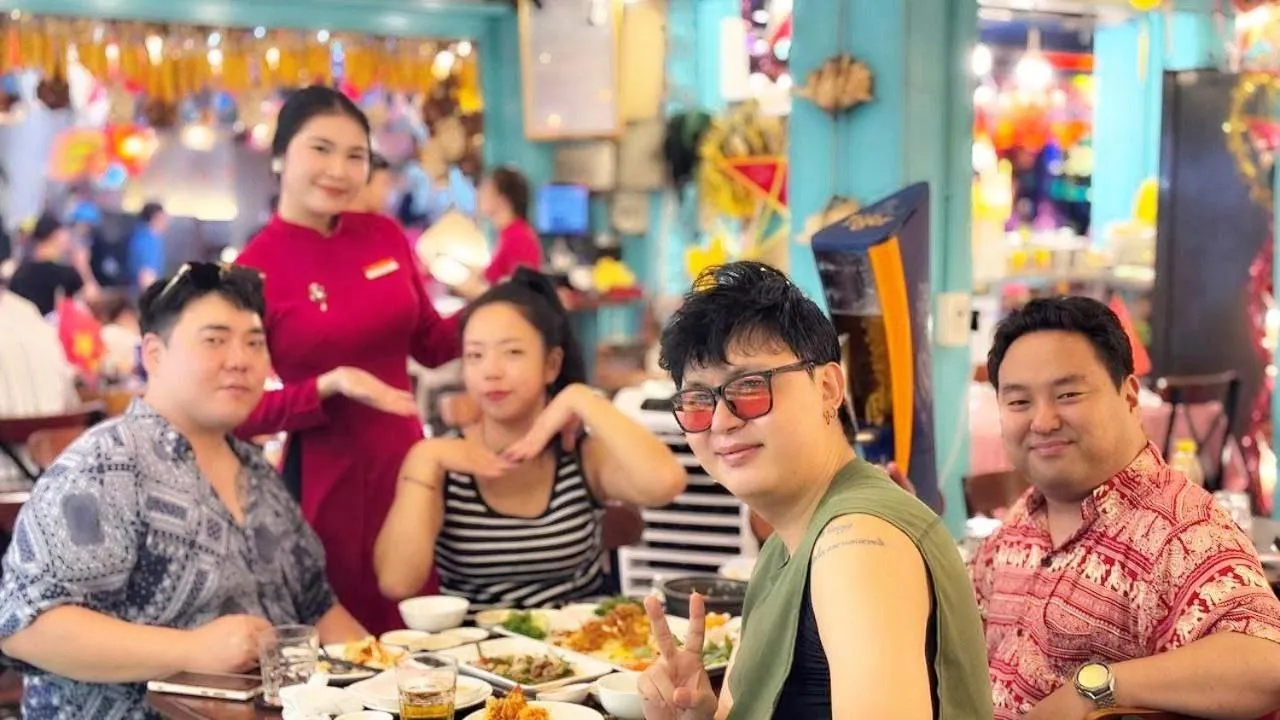 Restaurant/places to eat in THE RICE HOTEL Nong Thon Dai Viet 131 Bui Vien