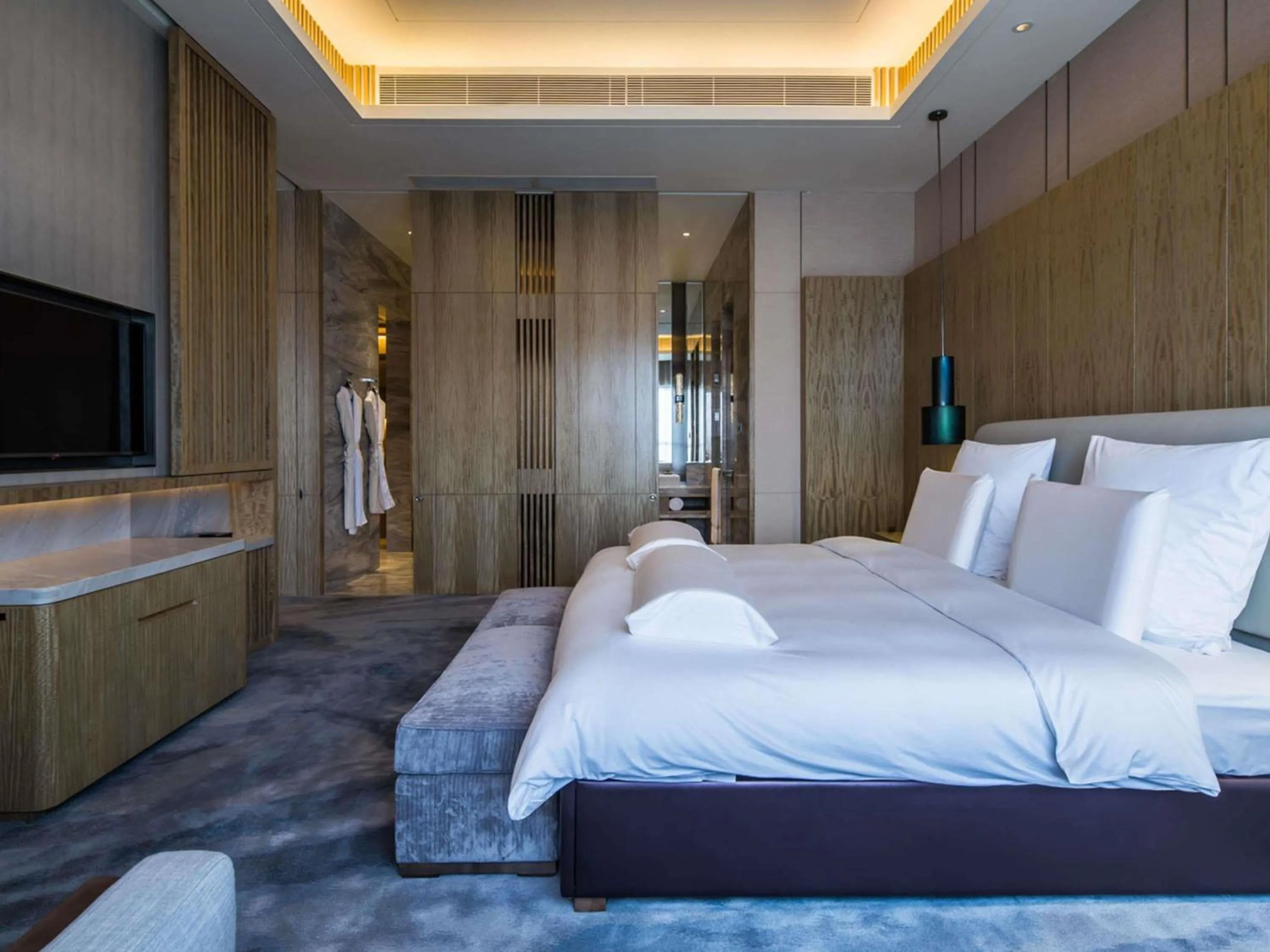 Photo of the whole room, Bed in Pullman Taiyuan