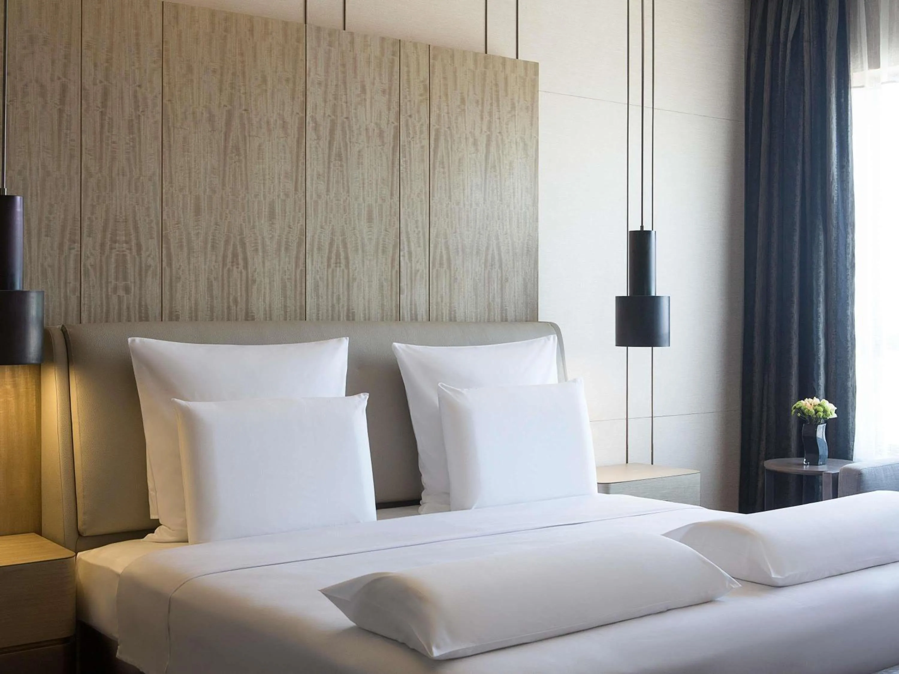 Photo of the whole room, Bed in Pullman Taiyuan