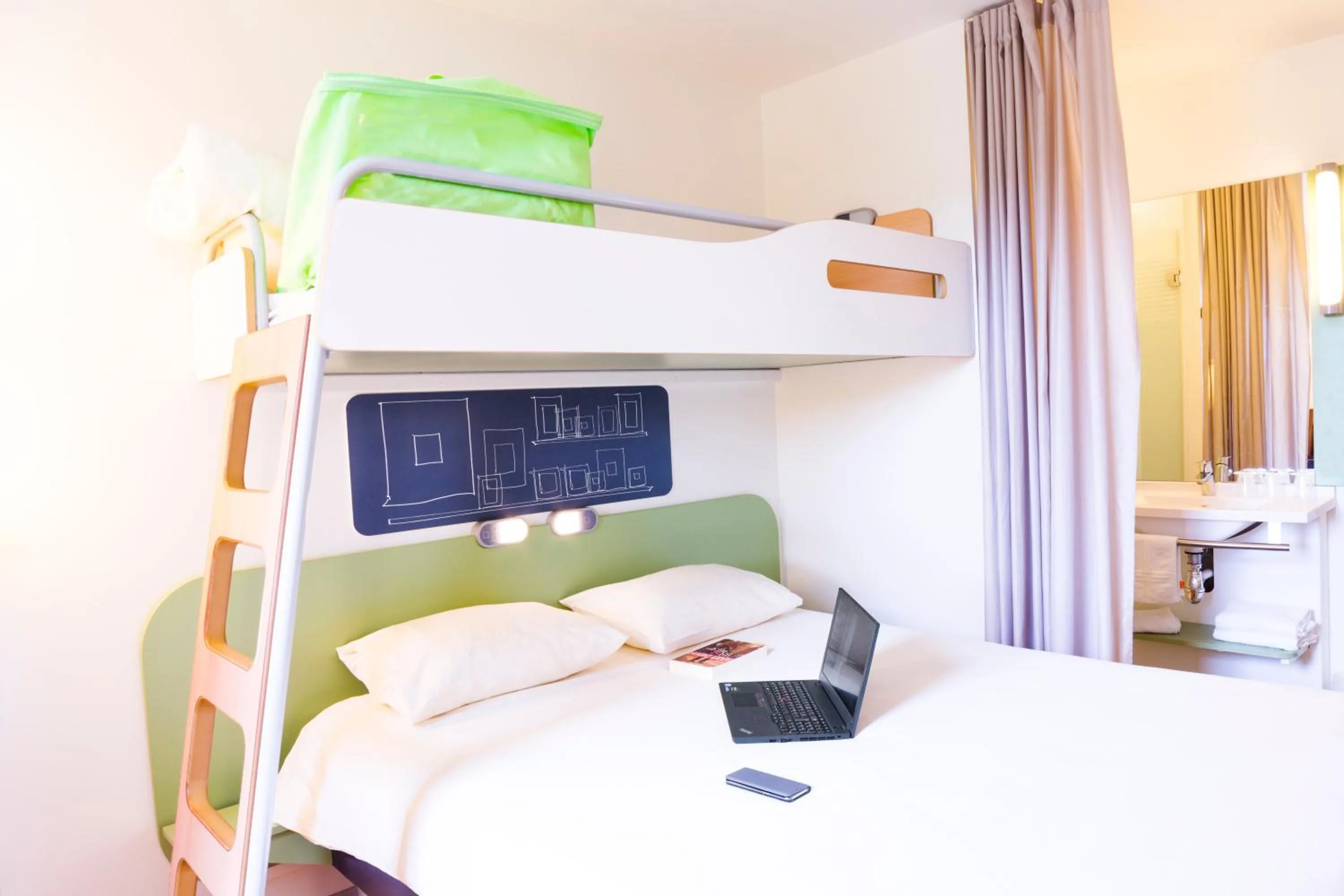 Bed in Ibis Budget Valence Sud