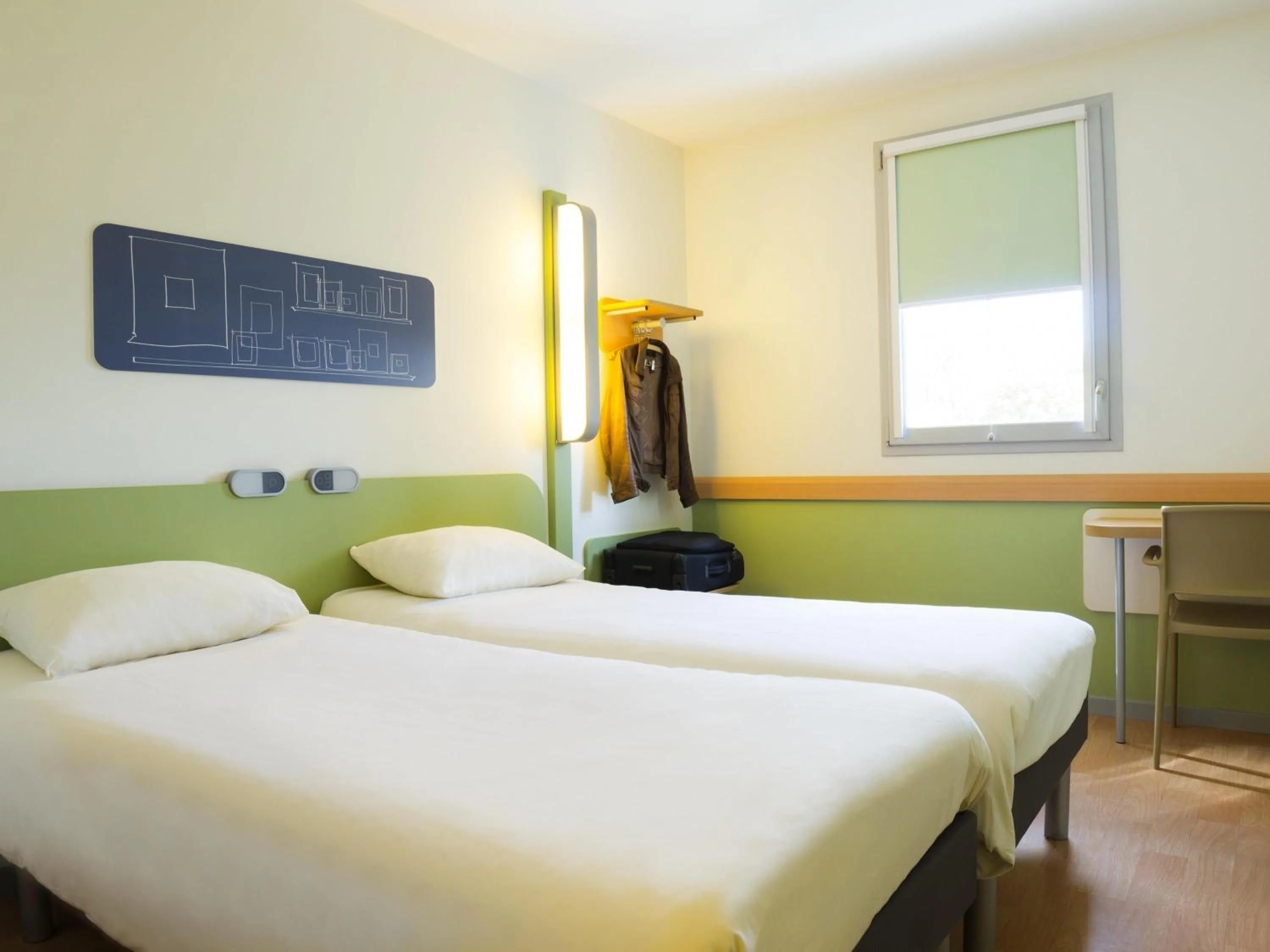 Bedroom, Bed in Ibis Budget Valence Sud