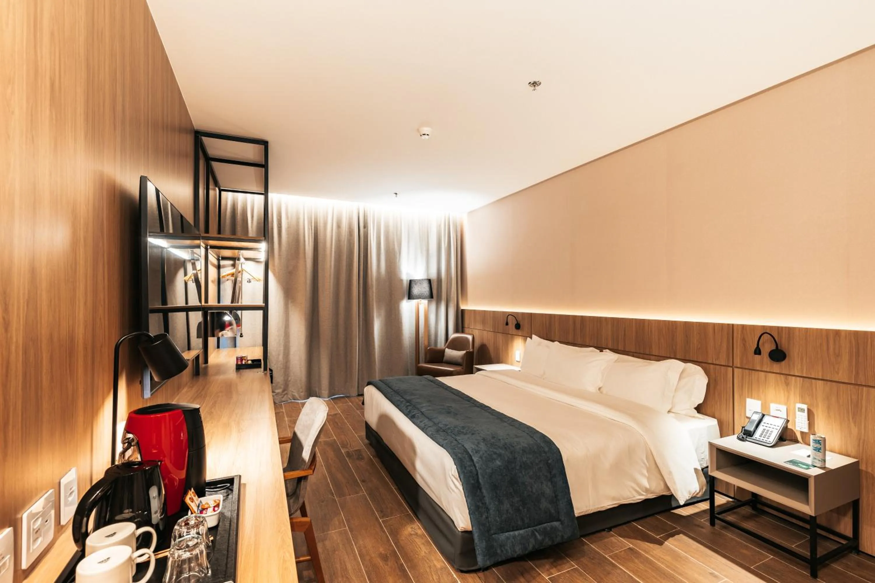 Coffee/tea facilities, Bed in WTC Goiânia Stay & Hotel by Atlantica