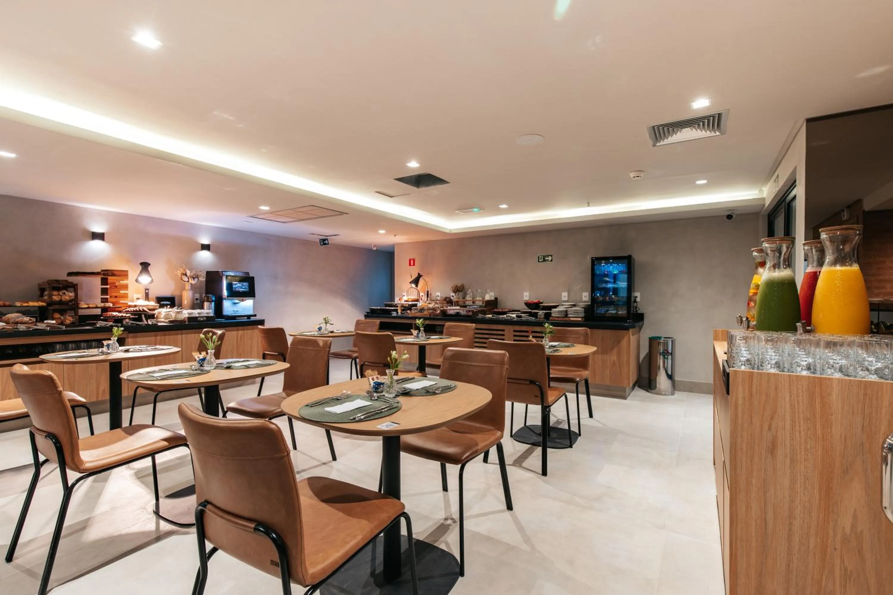 Restaurant/places to eat in WTC Goiânia Stay & Hotel by Atlantica