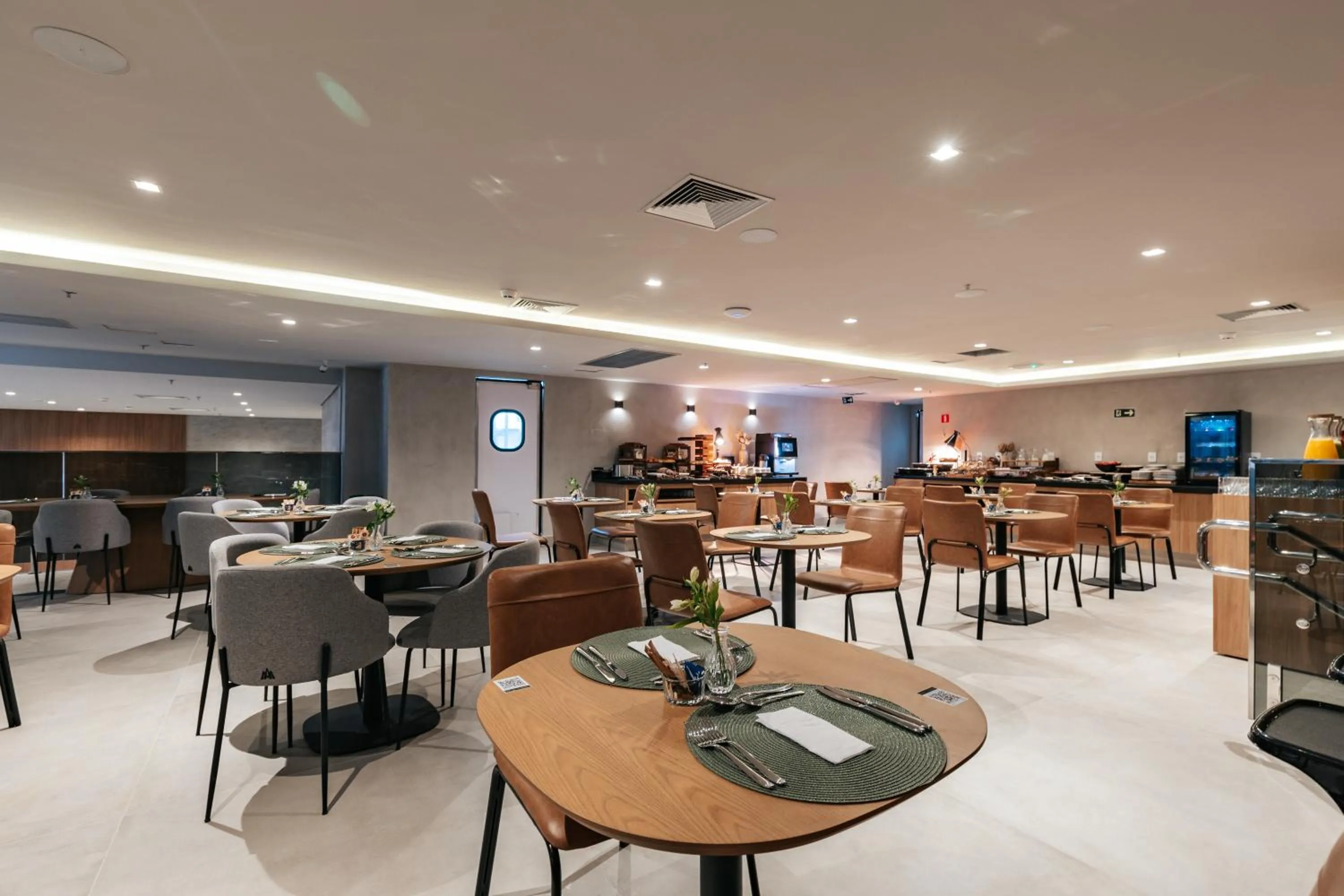 Restaurant/places to eat in WTC Goiânia Stay & Hotel by Atlantica