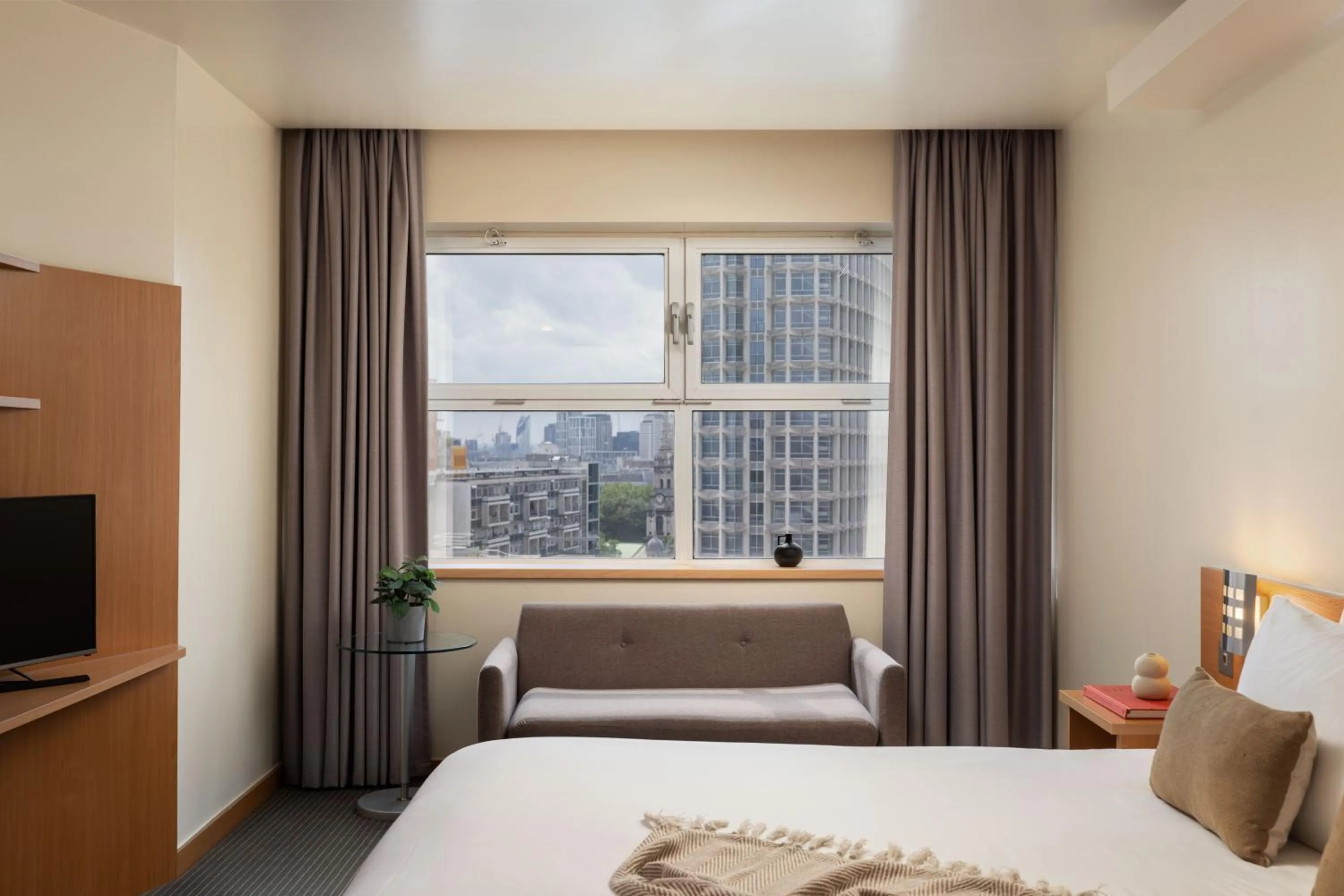 Seating area, Bed in St Giles London – A St Giles Hotel