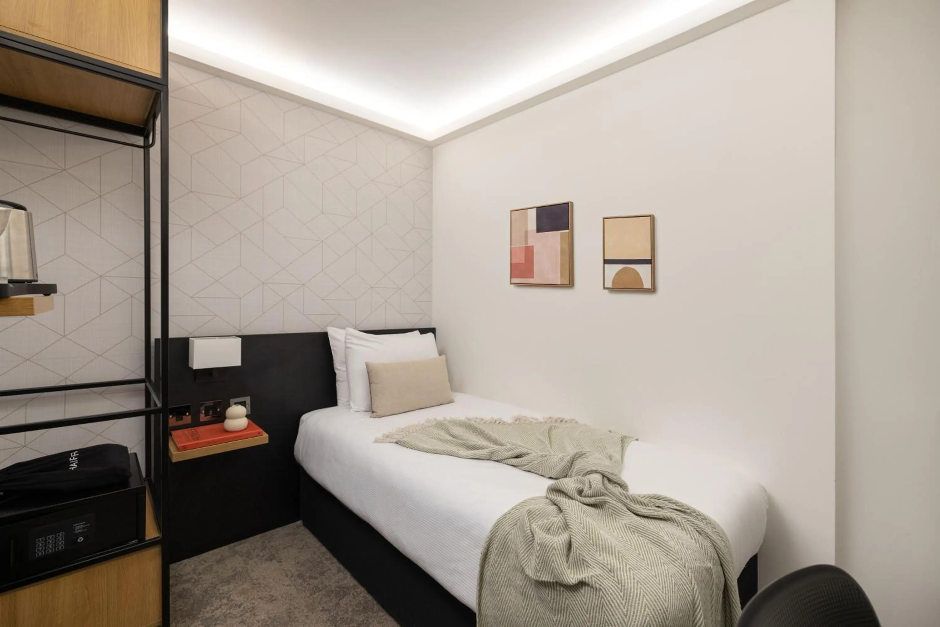 Bed in St Giles London – A St Giles Hotel