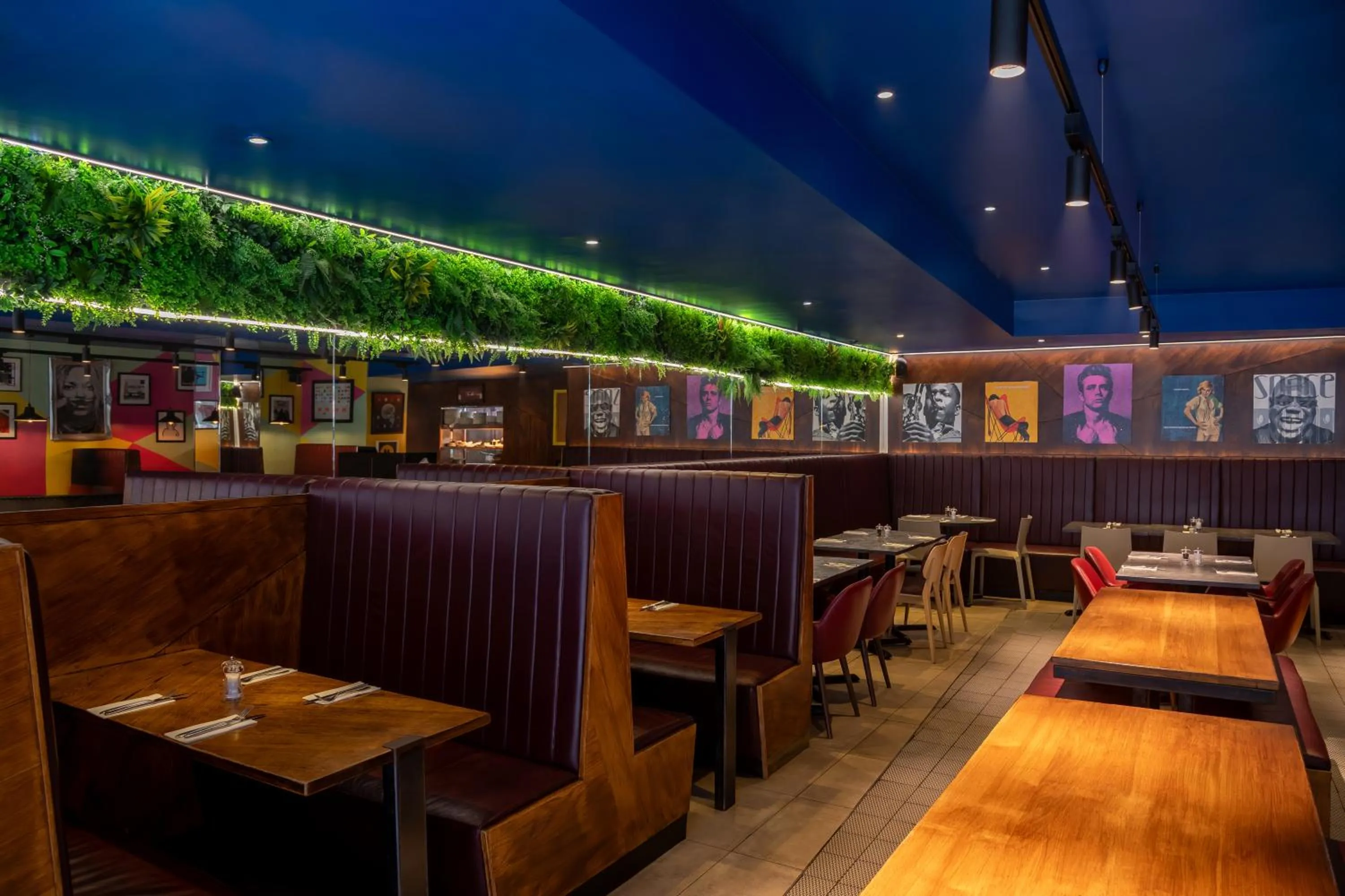 Restaurant/places to eat in STG Hotel Oxford Street - formerly St Giles London Hotel