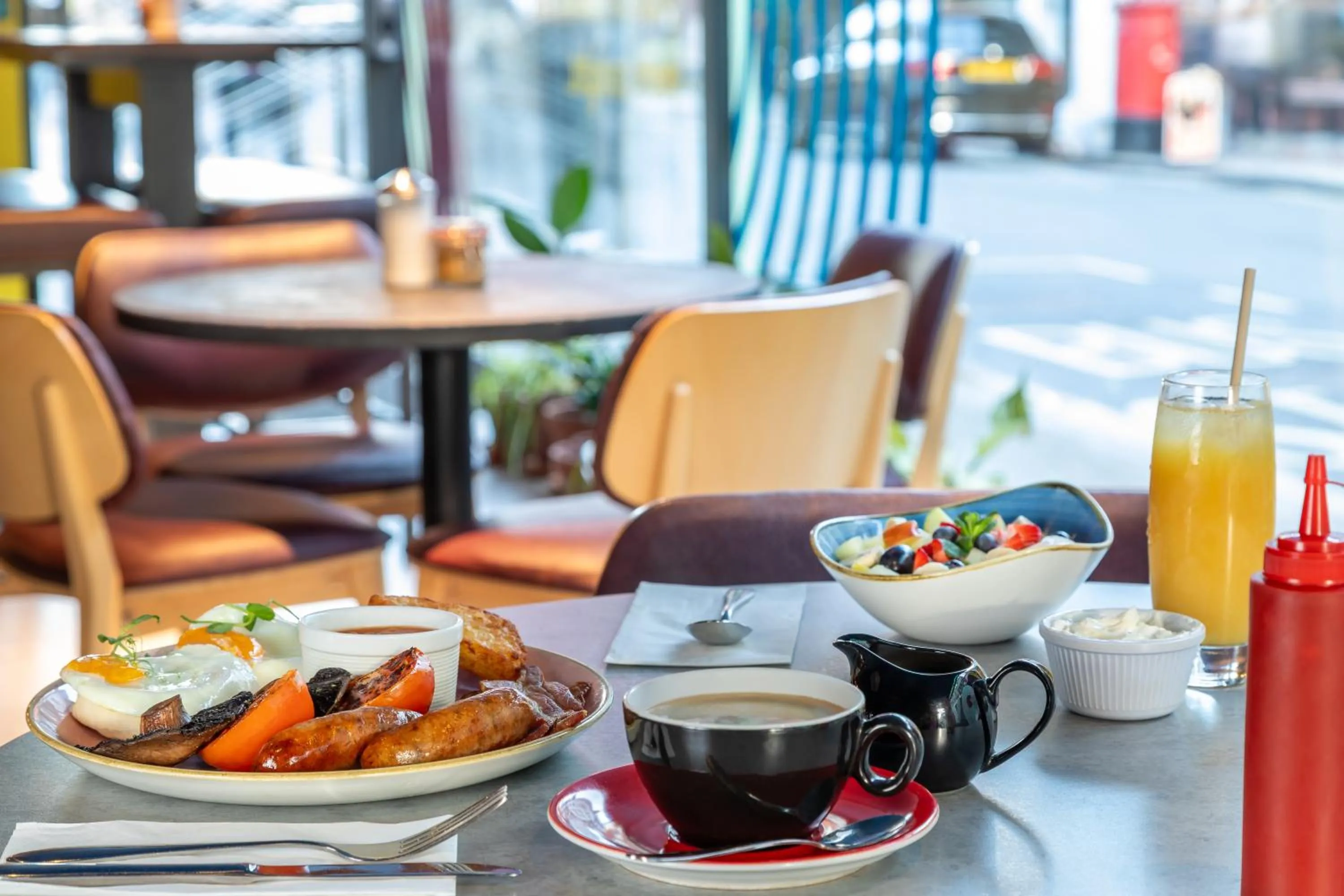 Restaurant/places to eat in STG Hotel Oxford Street - formerly St Giles London Hotel