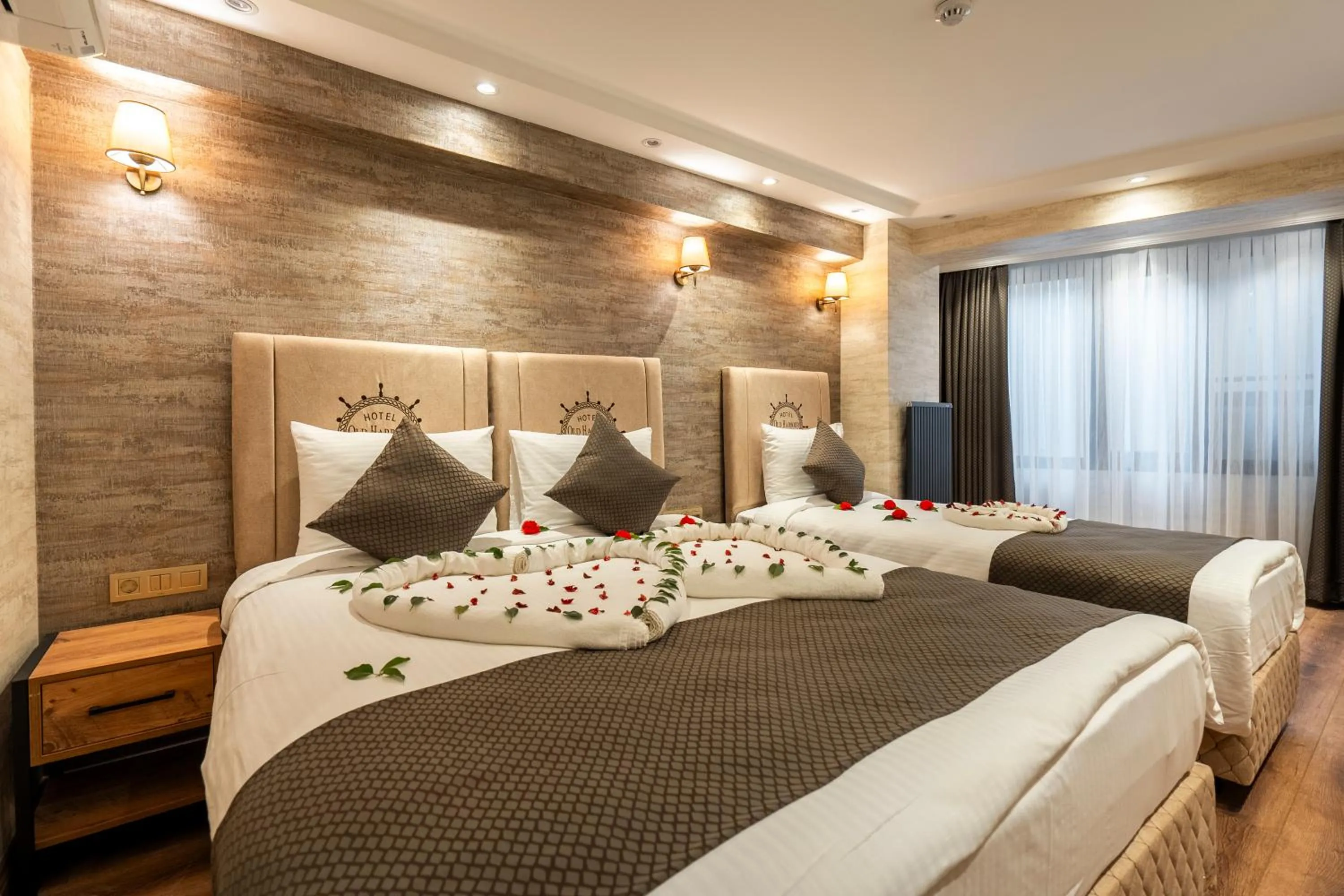 Bed in Old Harbour Hotel istanbul