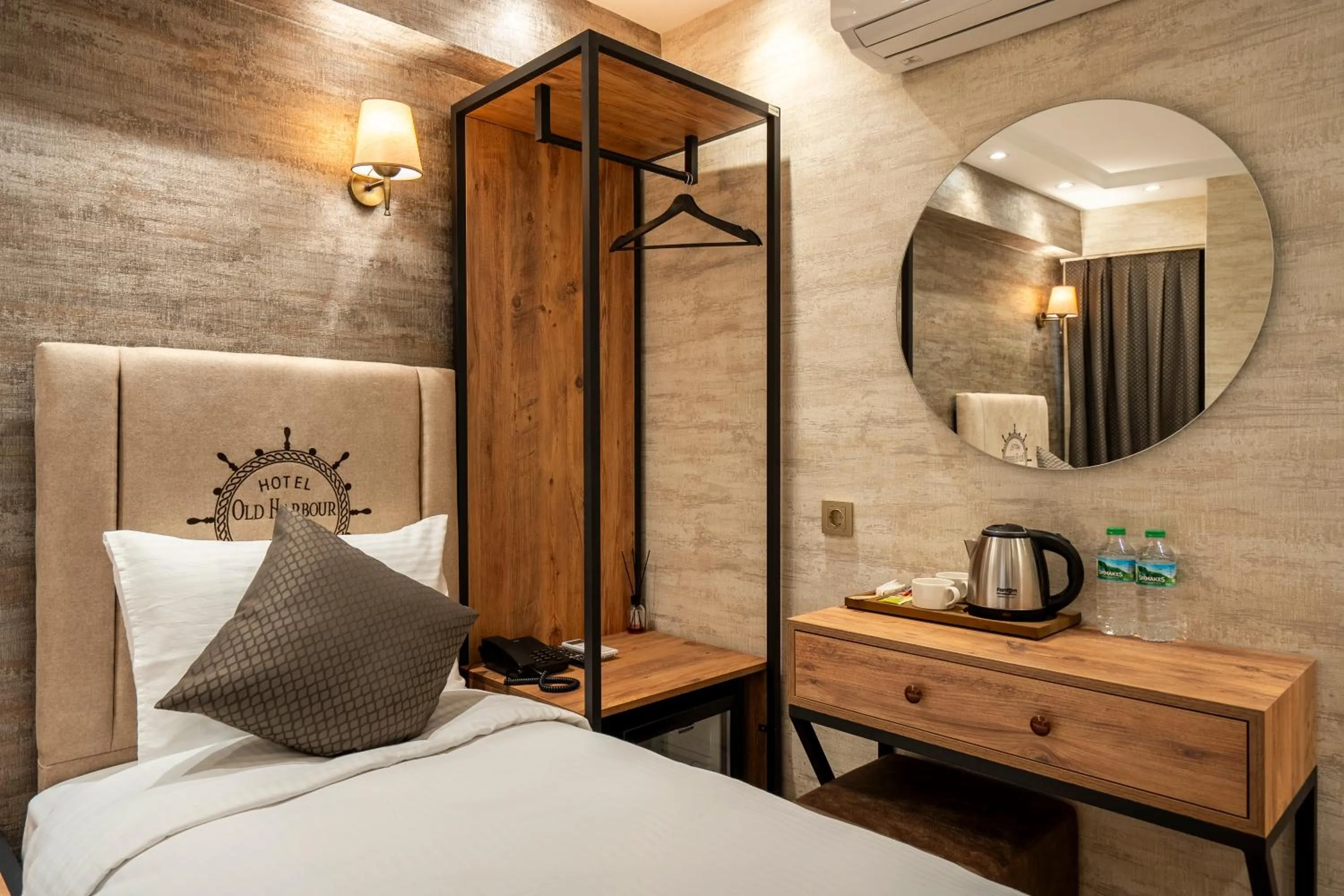 Bed in Old Harbour Hotel istanbul