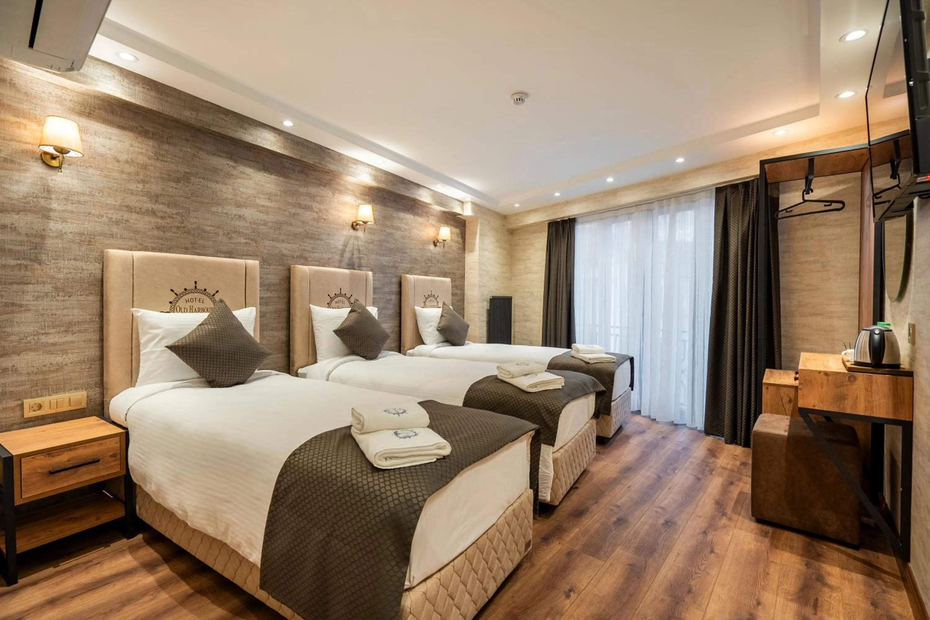 Photo of the whole room, Bed in Old Harbour Hotel istanbul