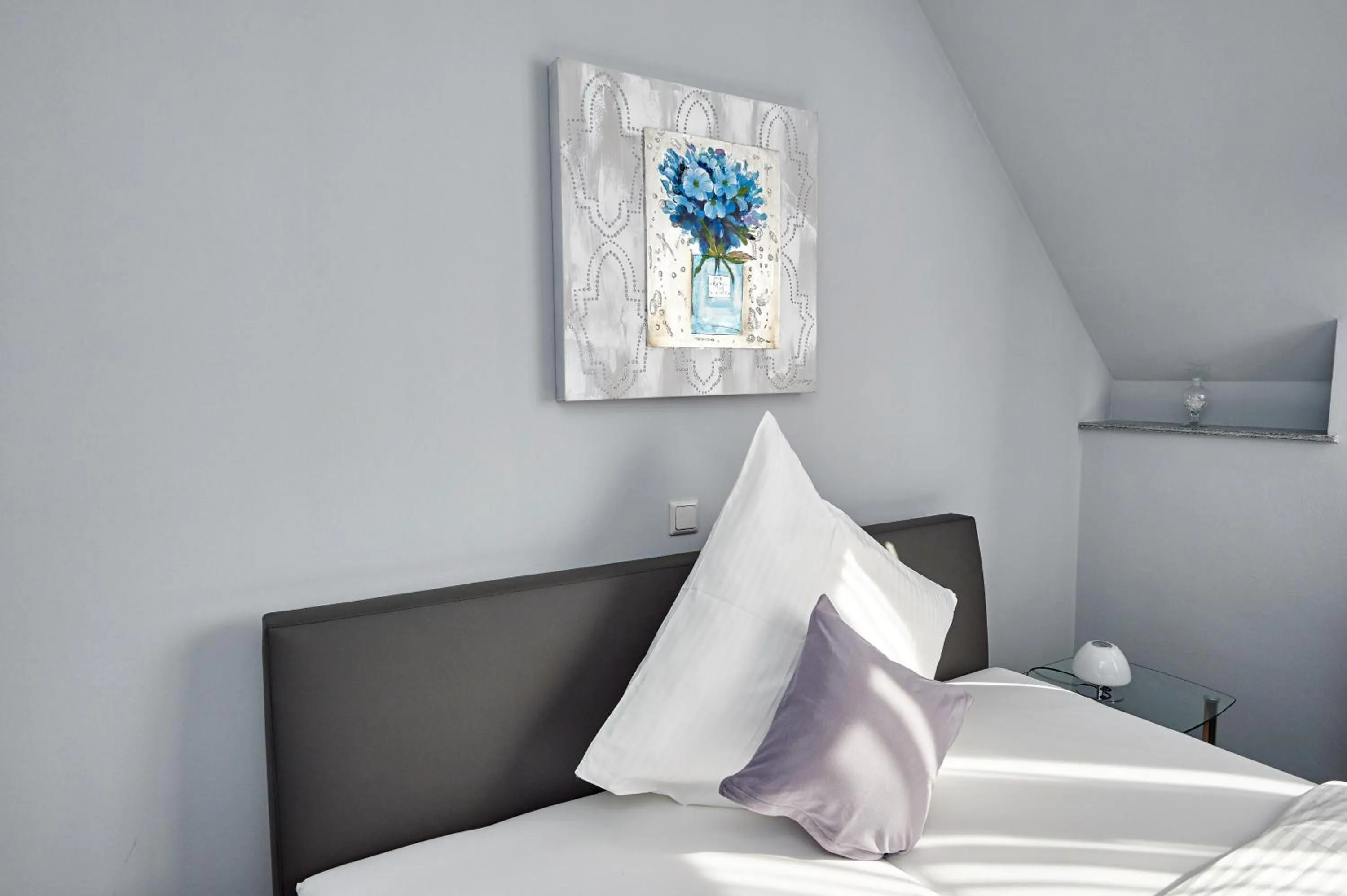 Photo of the whole room, Bed in Komm' In Hotel