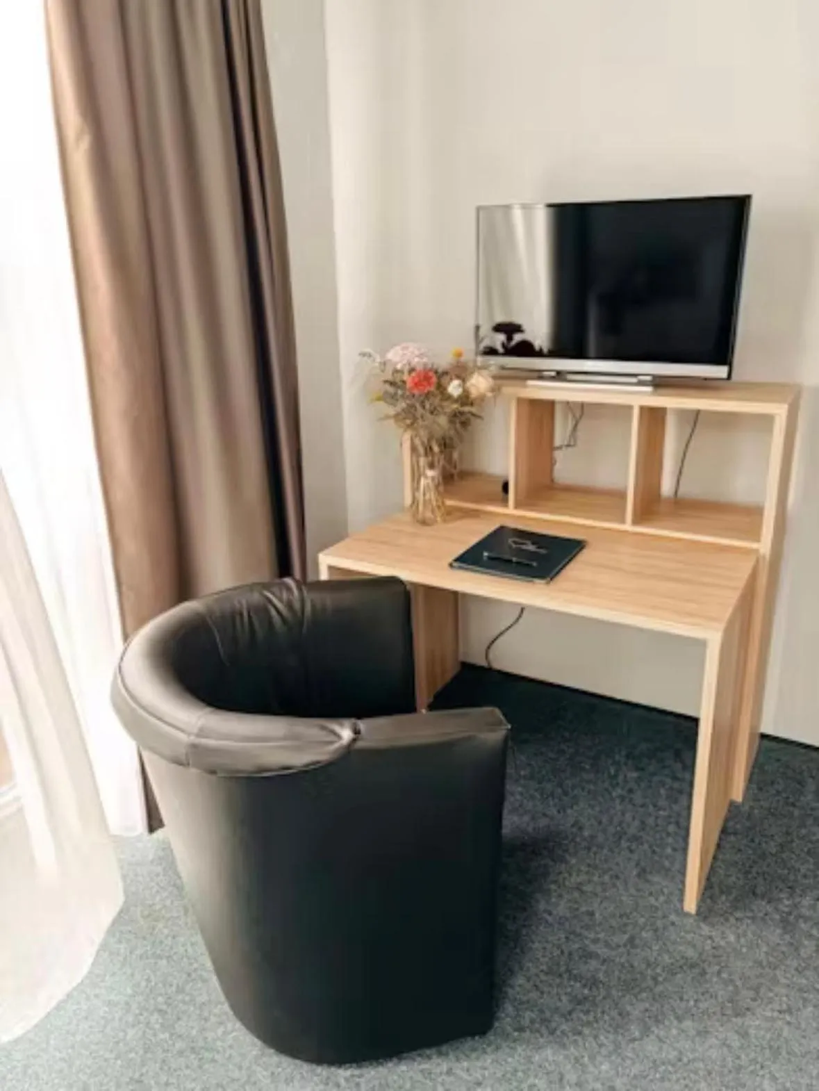 Seating area in Komm' In Hotel