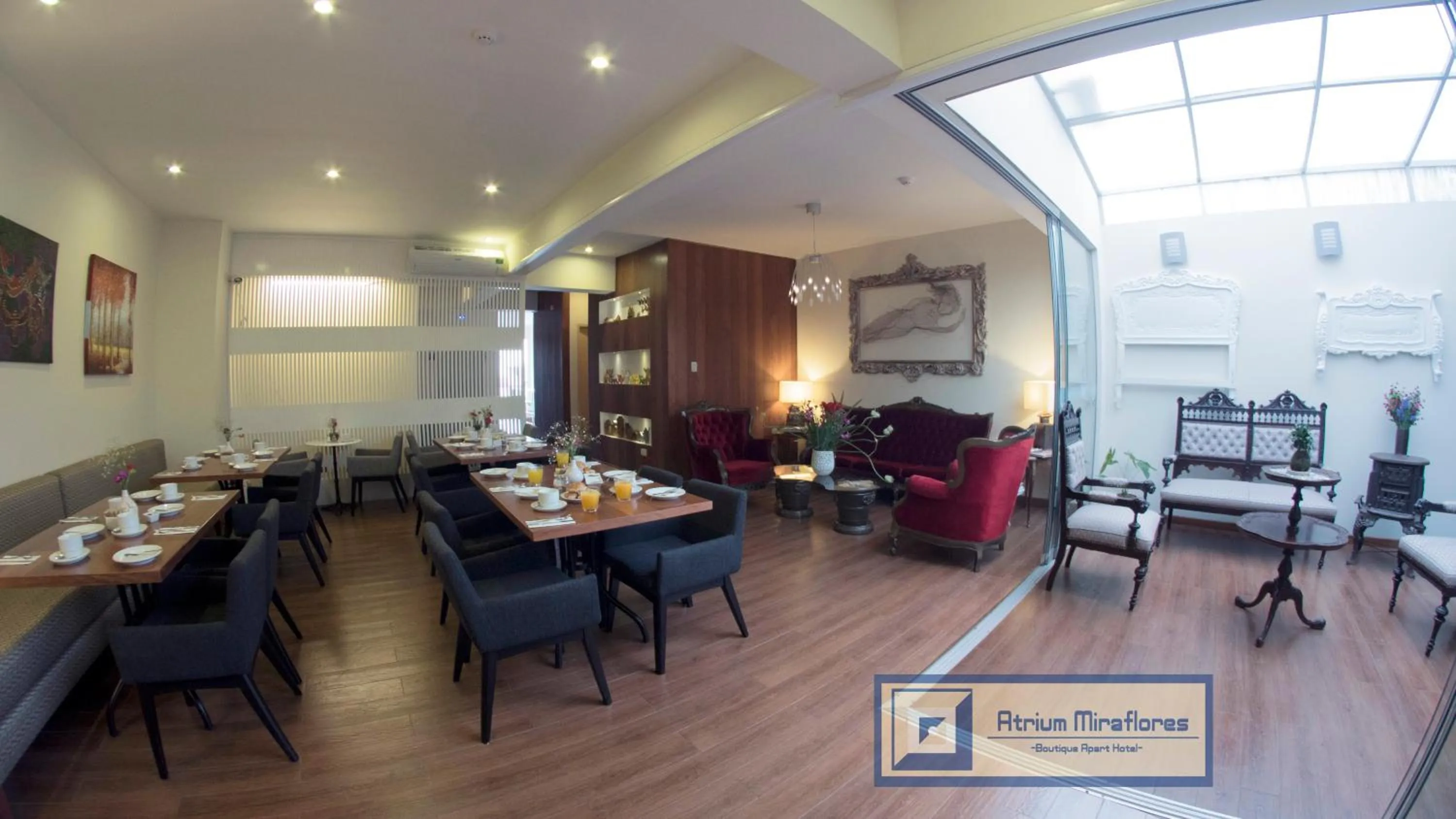 Restaurant/places to eat in Atrium Miraflores Hotel
