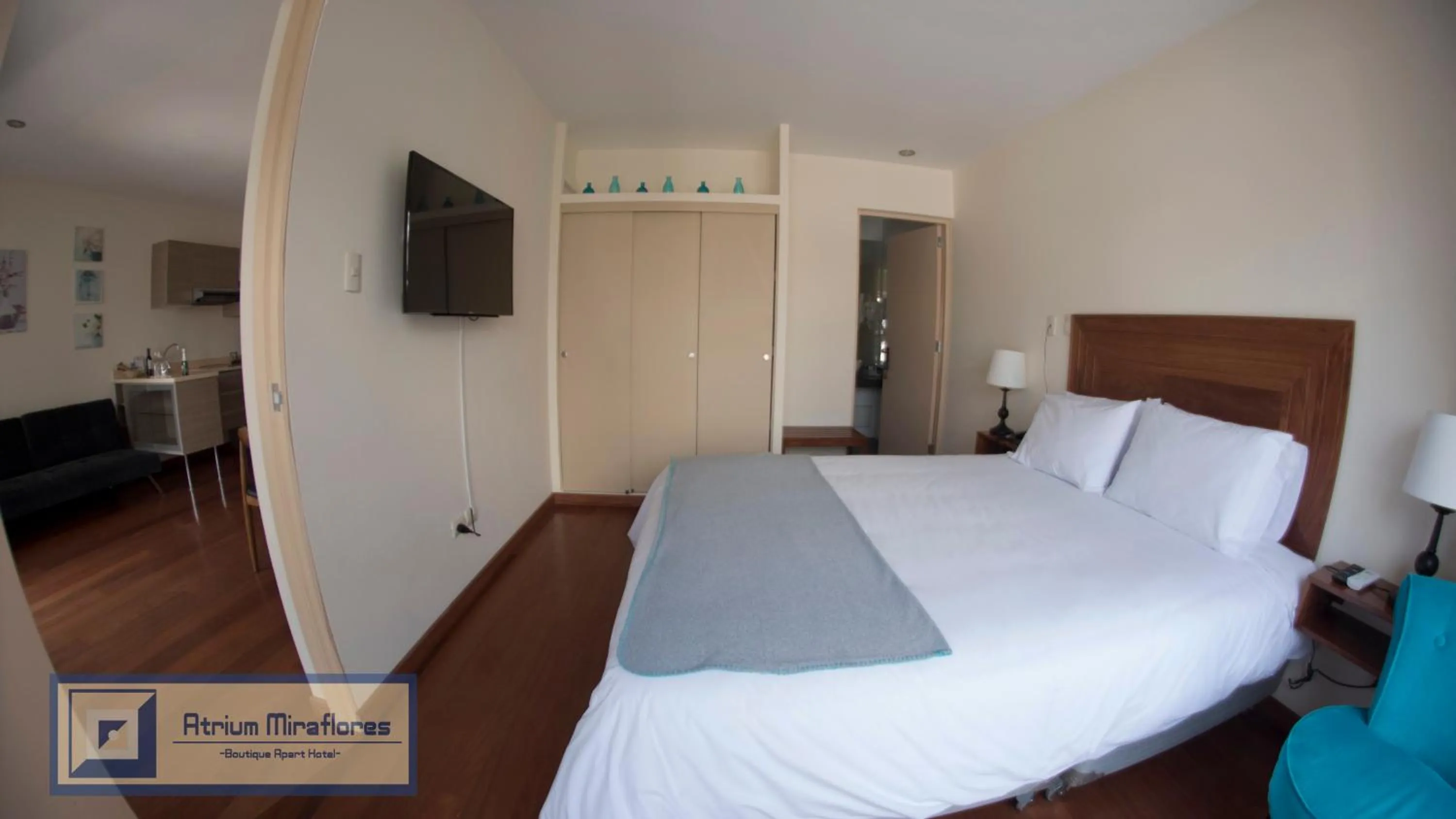 Photo of the whole room, Bed in Atrium Miraflores Hotel