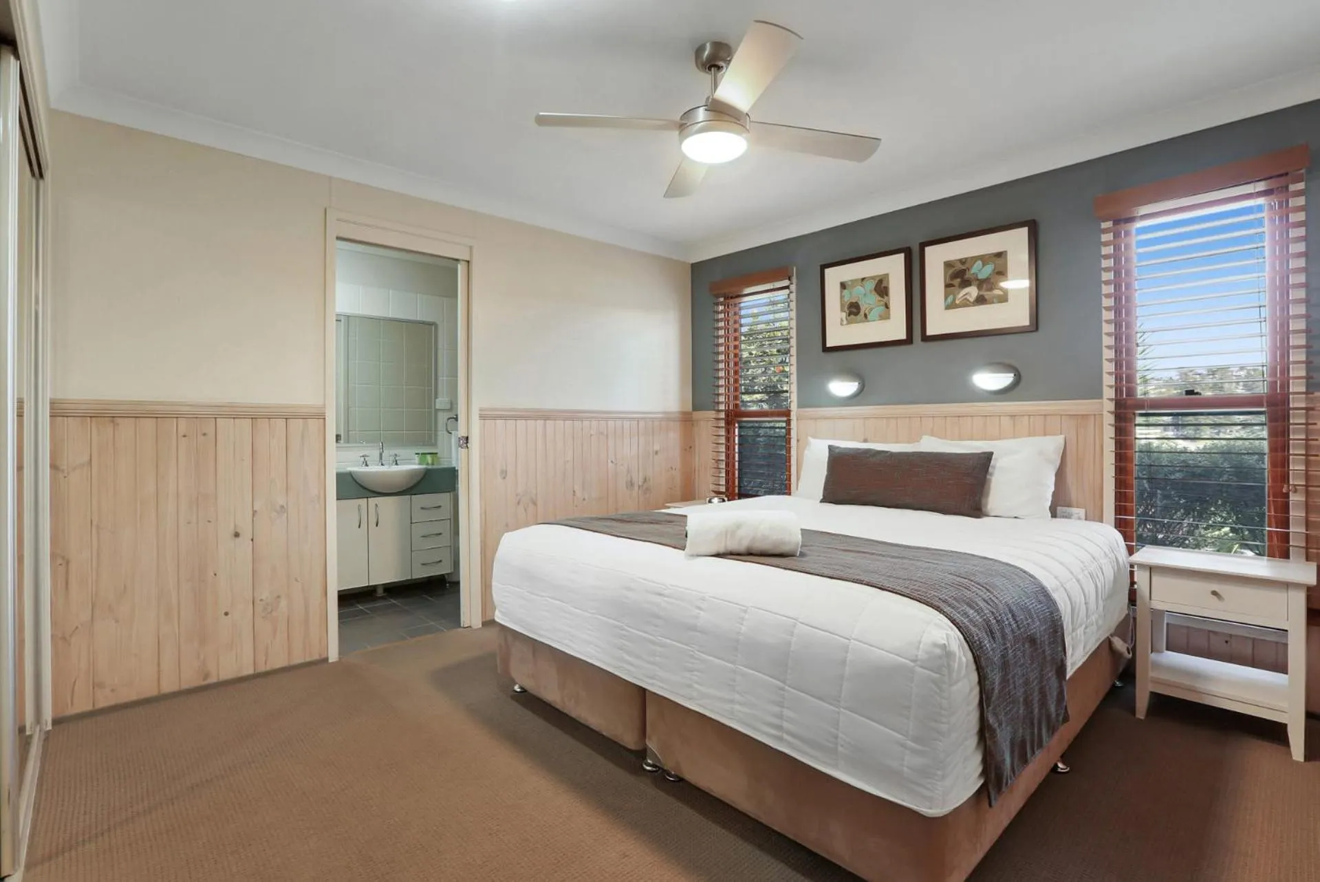 Bed in Kiama Harbour Cabins
