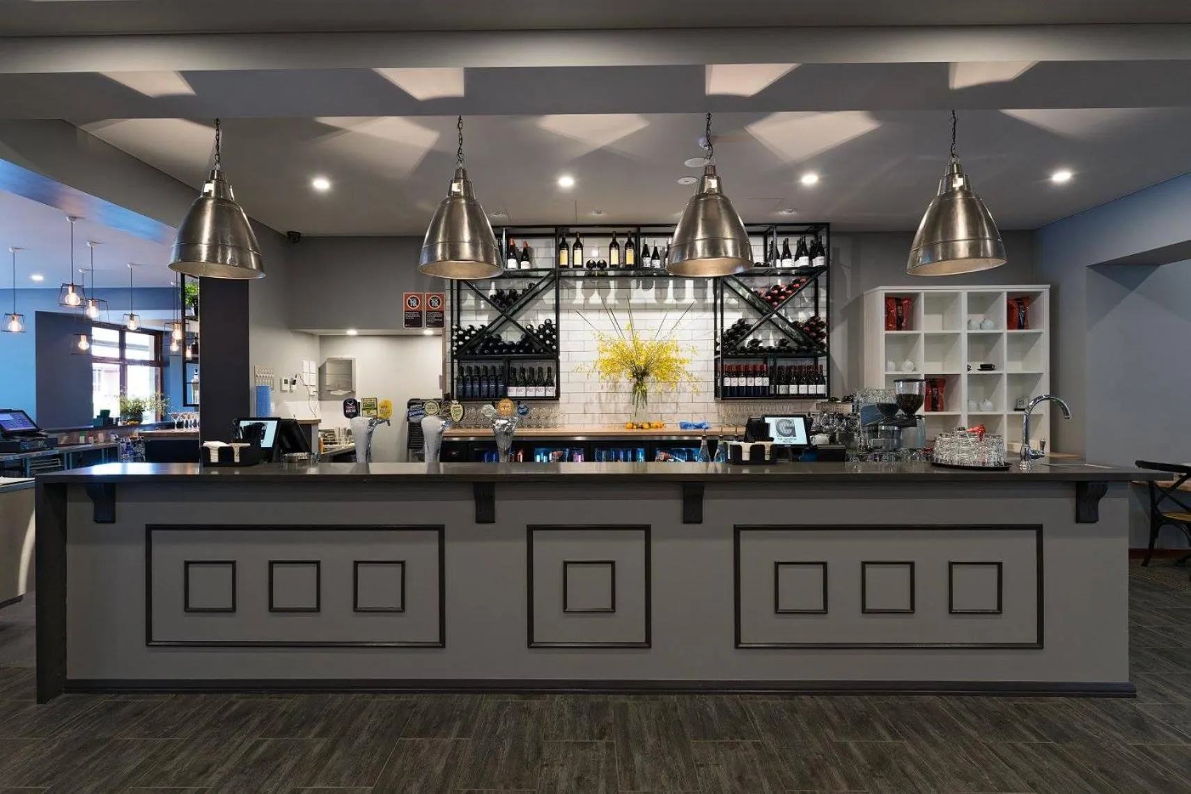 Lounge or bar in The George Hotel Bathurst