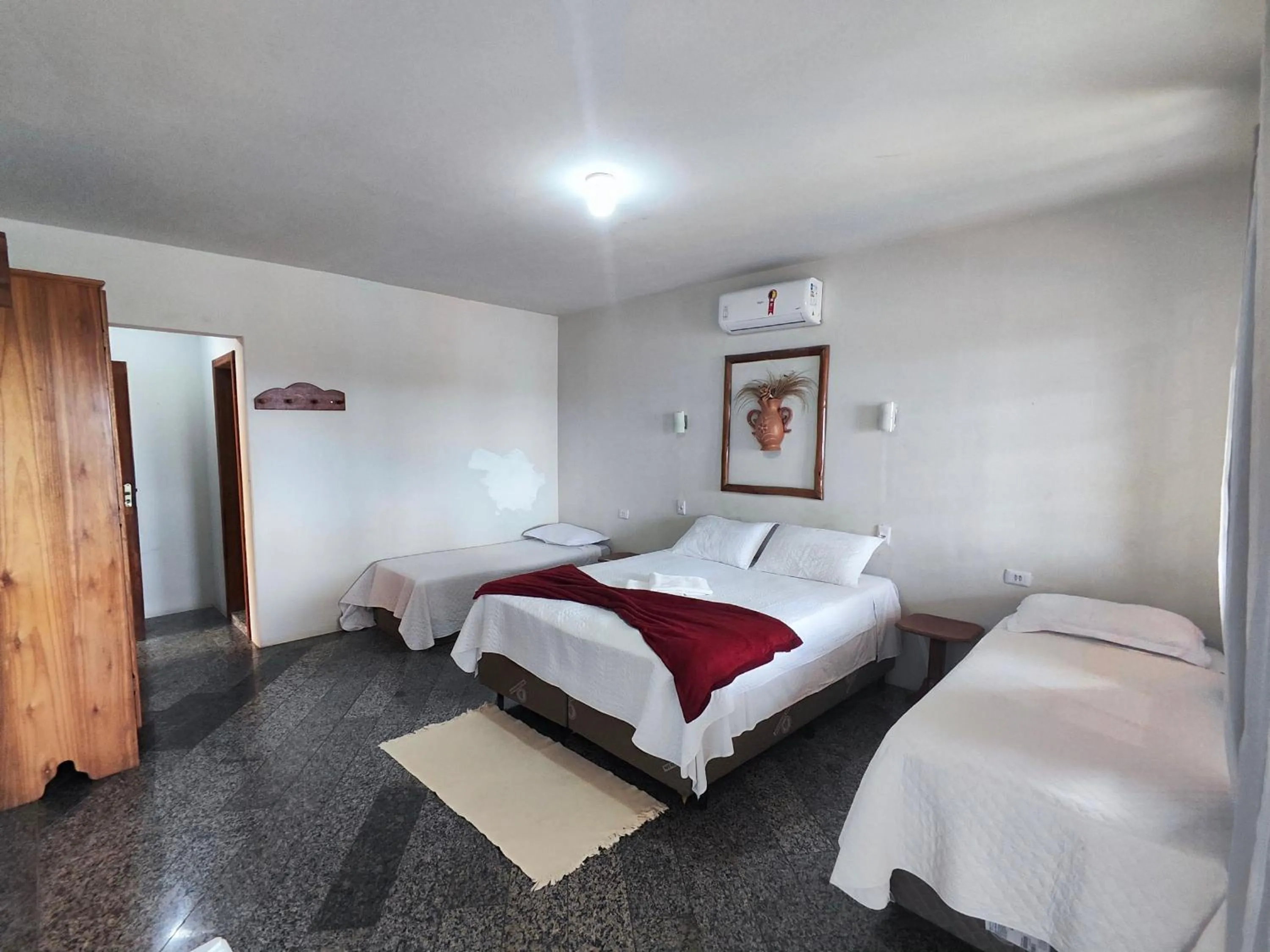 Quadruple Room with Private Bathroom in Hotel Montanhas de Minas