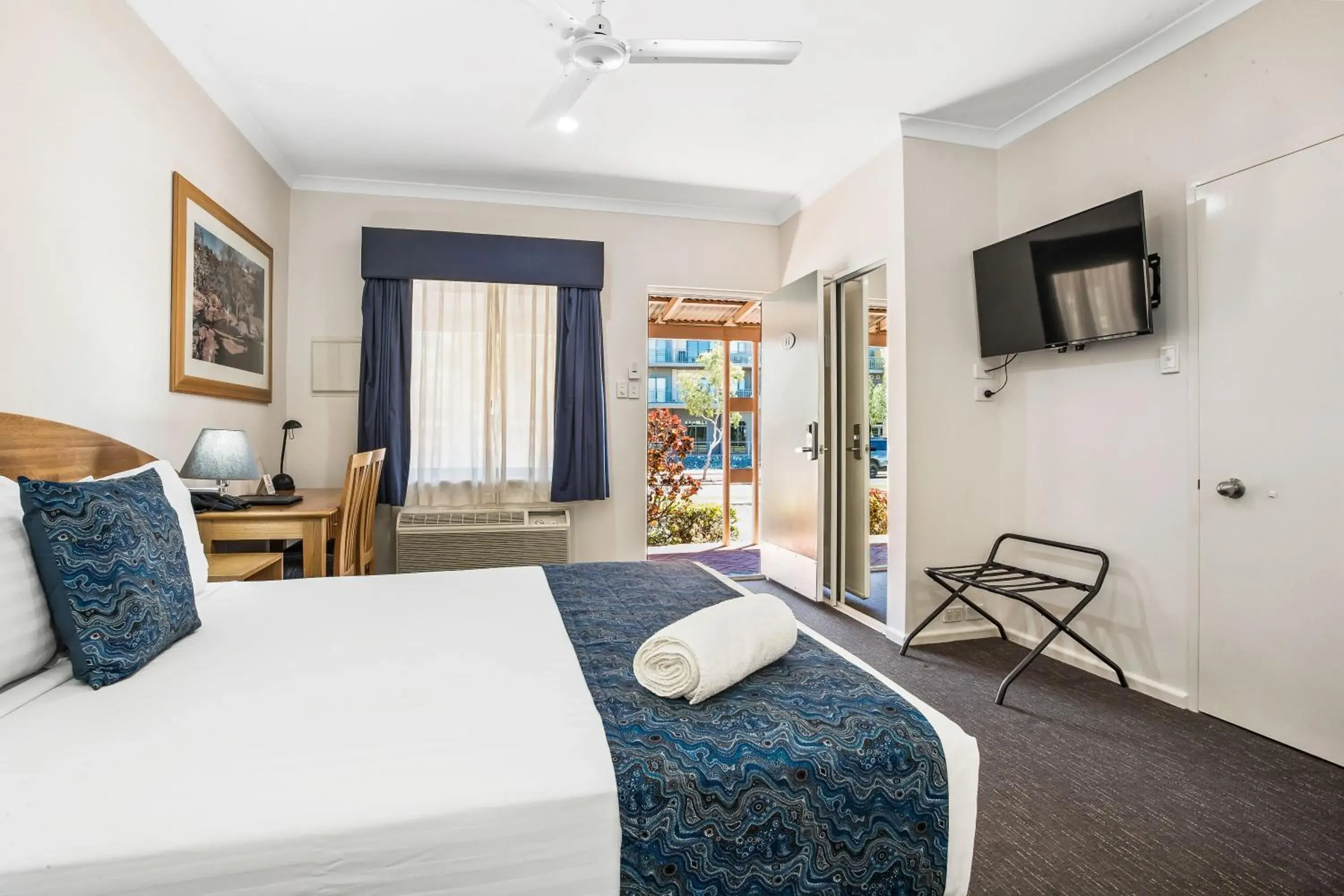 Deluxe Queen Room in Karratha Central Apartments Deluxe Queen Room in Karratha Central Apartments
