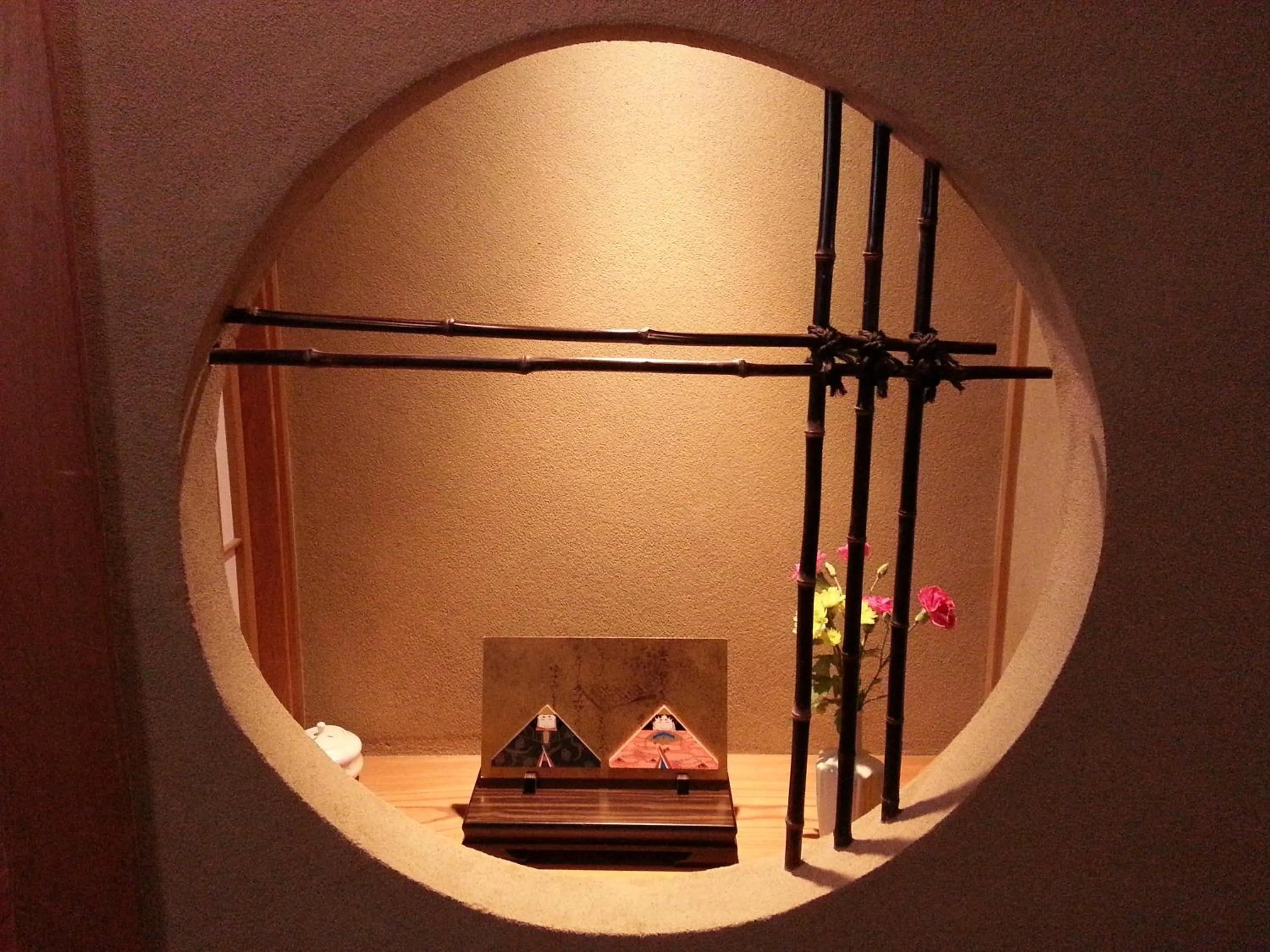 Decorative detail in Tsukimotoya Ryokan