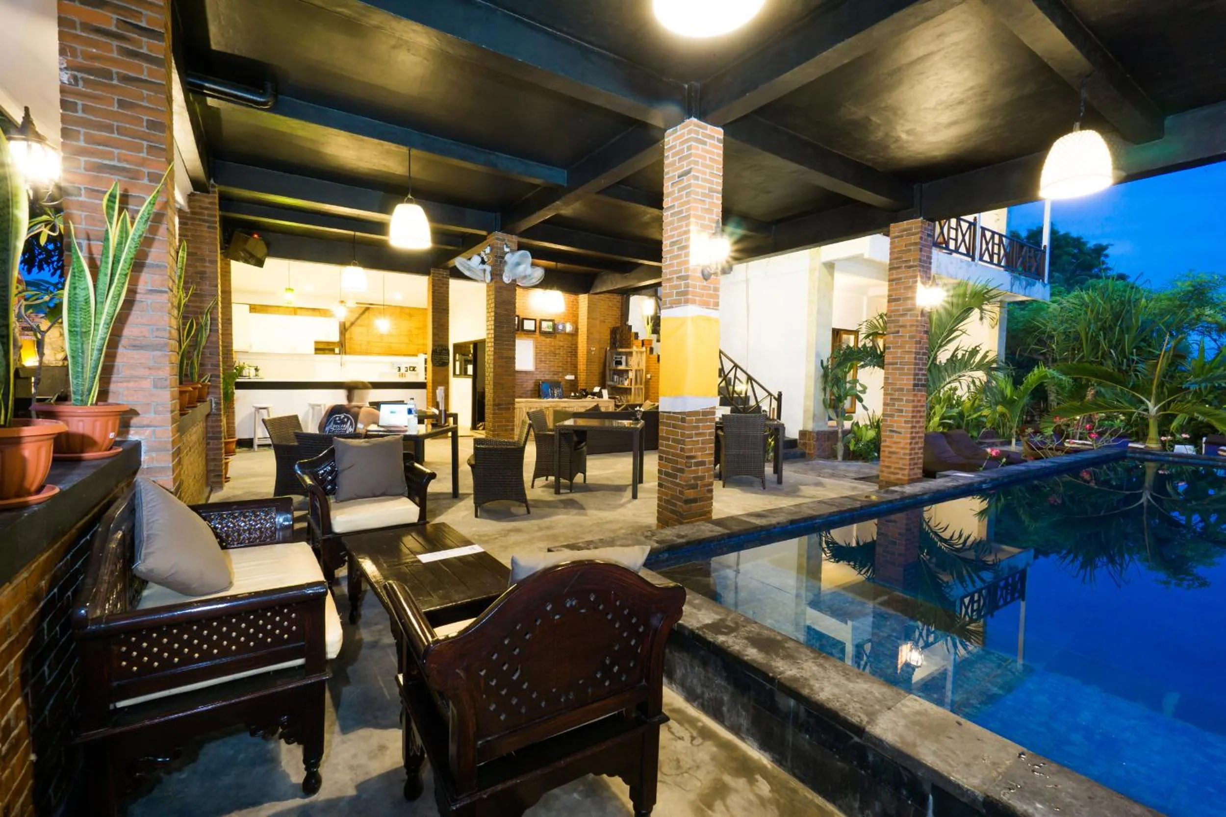 Restaurant/places to eat in Nyuh Gading Home Stay