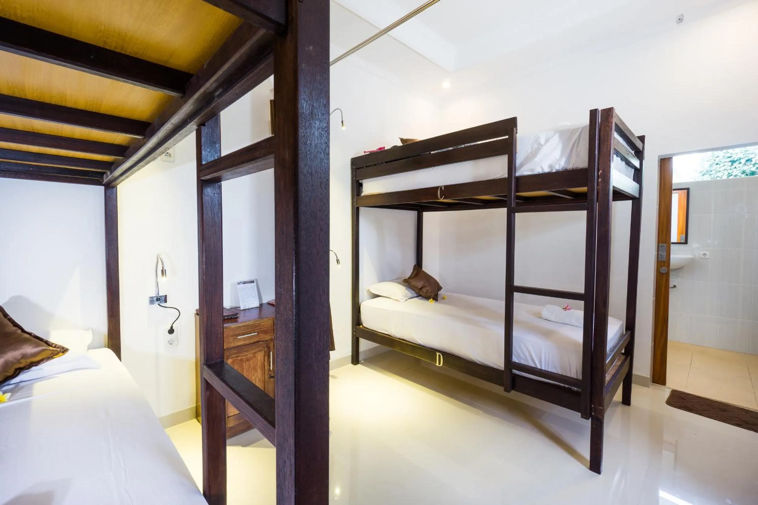 bunk bed, Bed in Nyuh Gading Home Stay