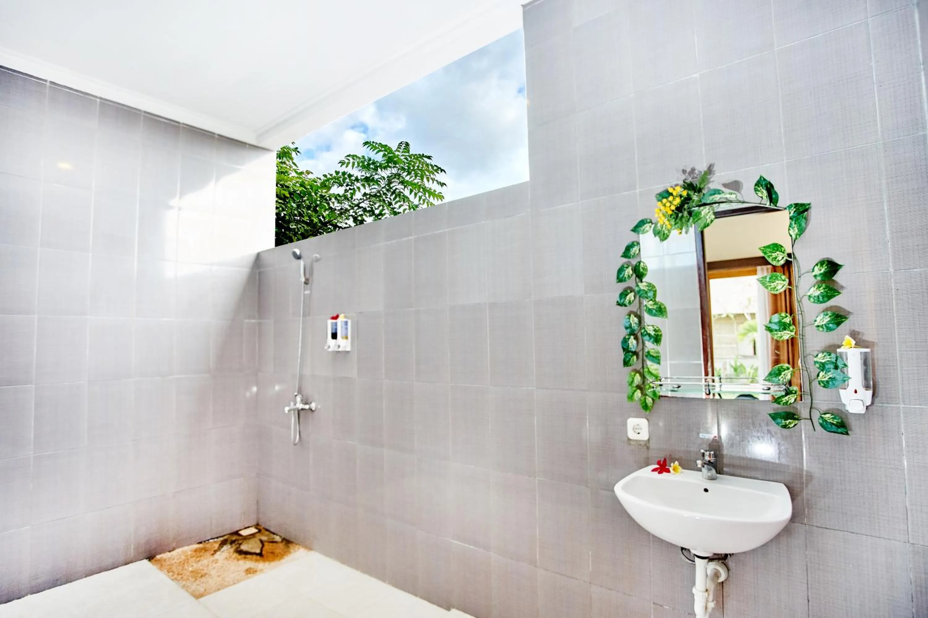 Bathroom in Nyuh Gading Home Stay