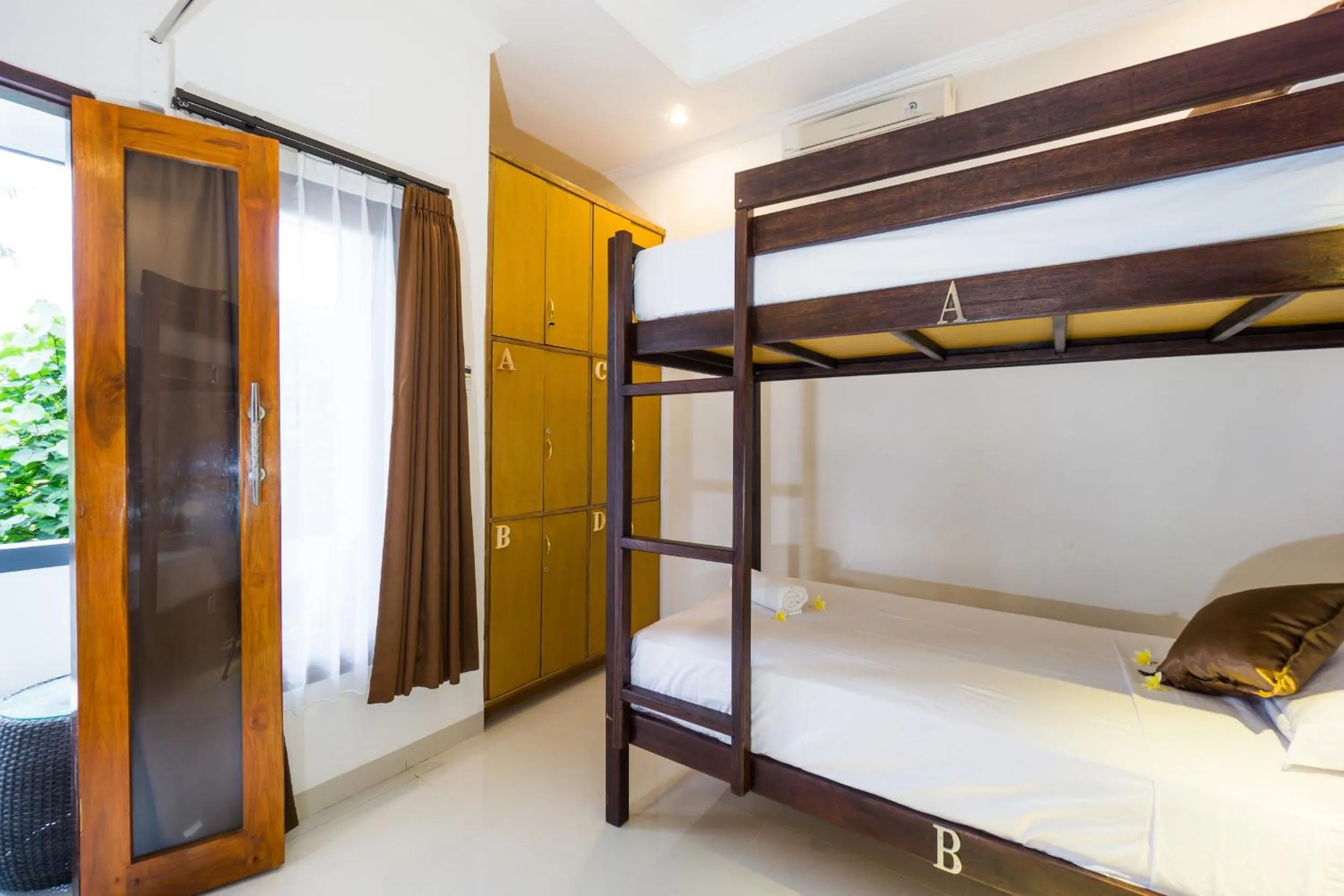 bunk bed, Bed in Nyuh Gading Home Stay