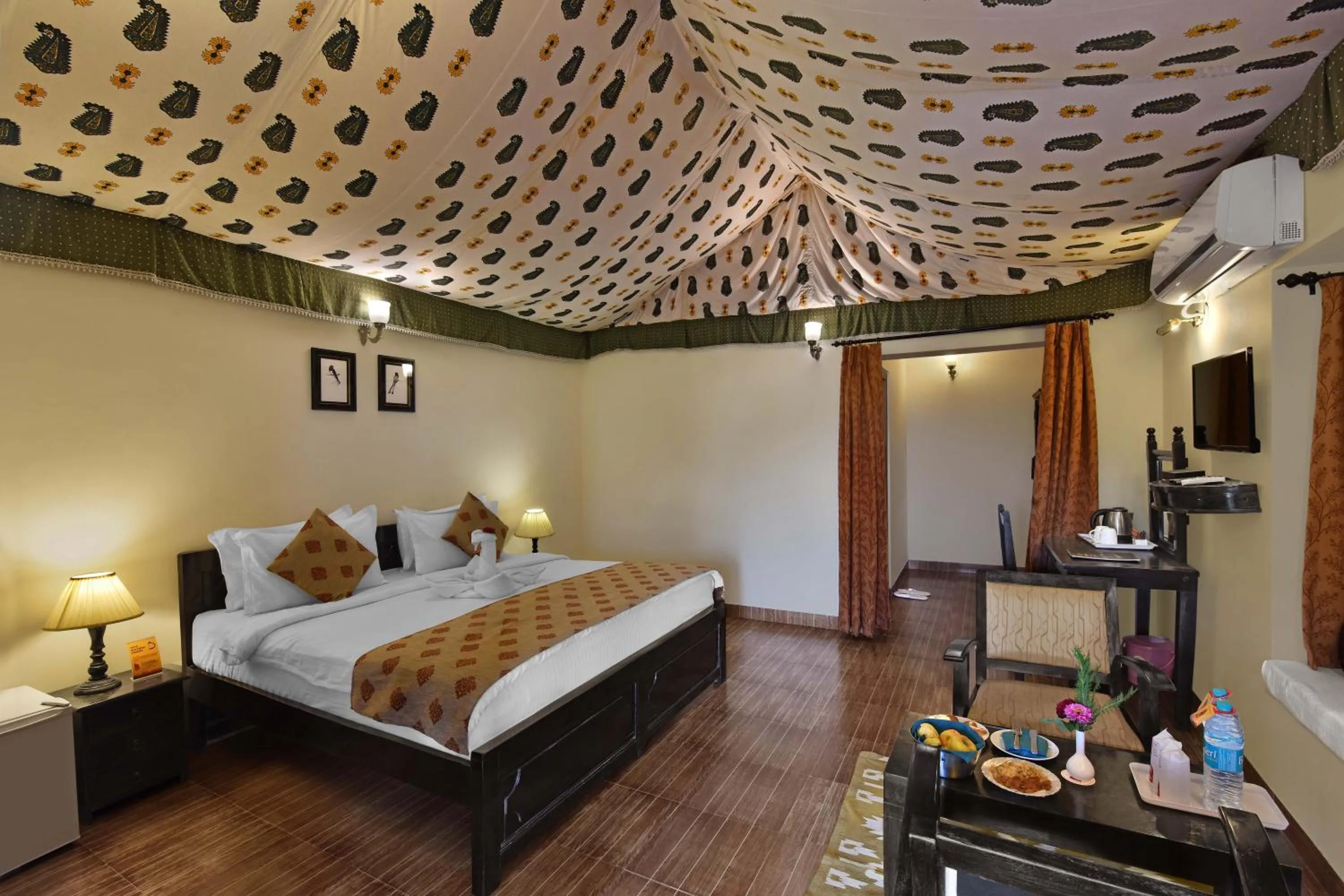 Photo of the whole room, Bed in Kumbhalgarh Safari Camp by Trulyy