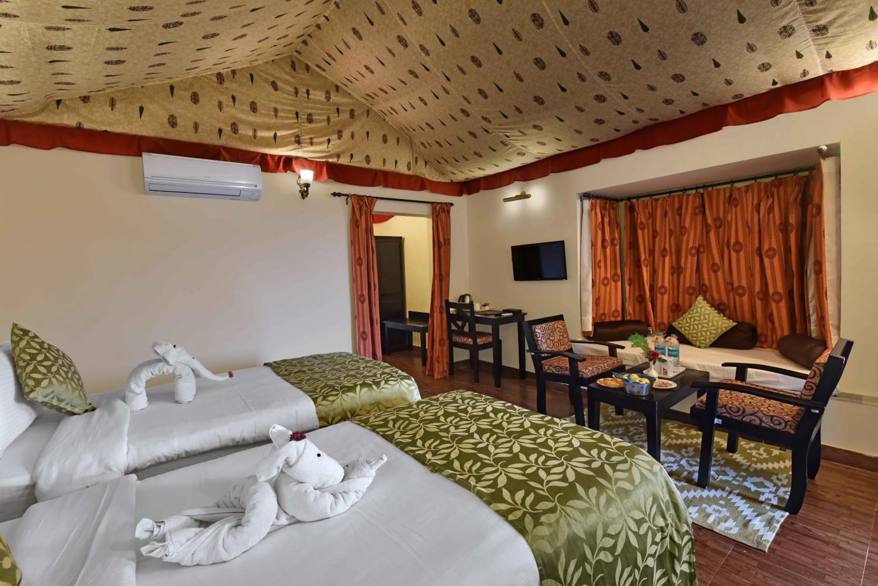 Photo of the whole room, Bed in Kumbhalgarh Safari Camp by Trulyy