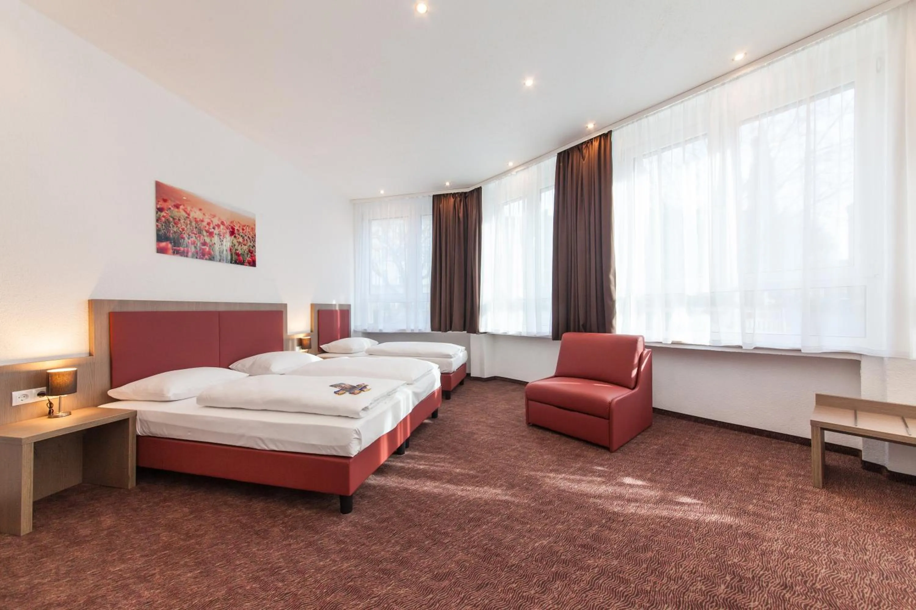 Photo of the whole room, Bed in Hotel Excelsior Dortmund Hauptbahnhof