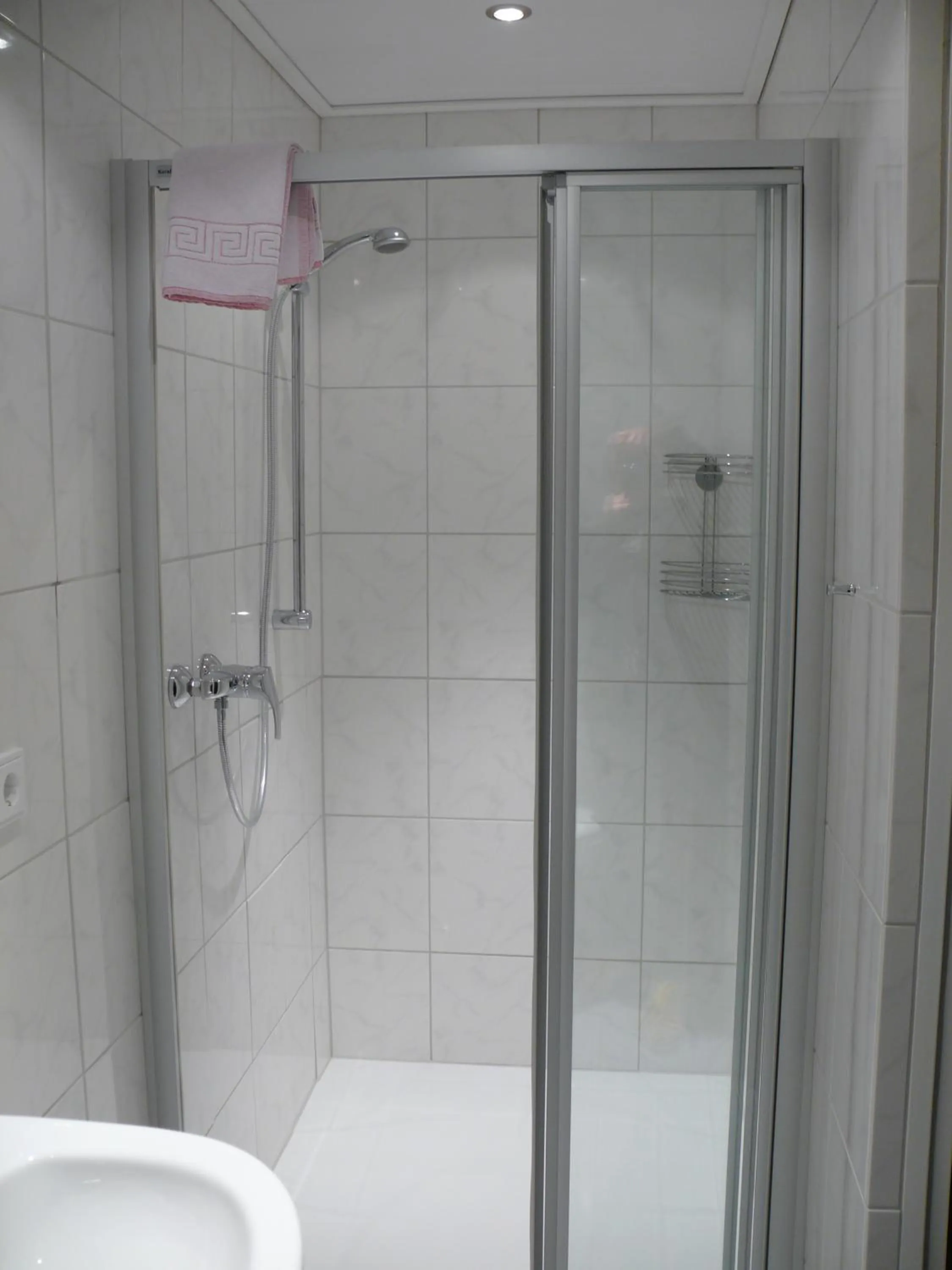 Shower in Waldhotel Dornröschenshöh