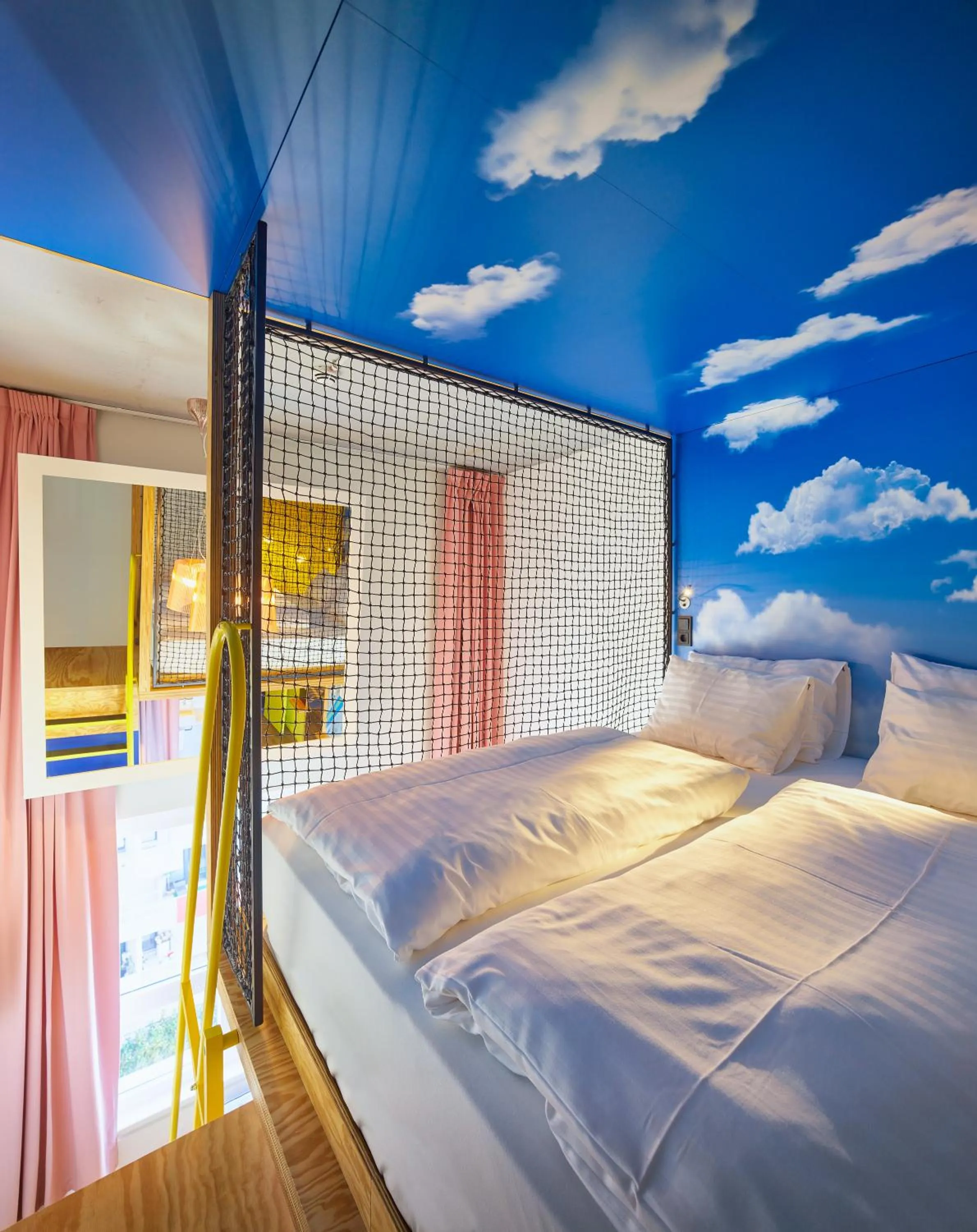 Bed in Hotel Schani Wien Hauptbahnhof