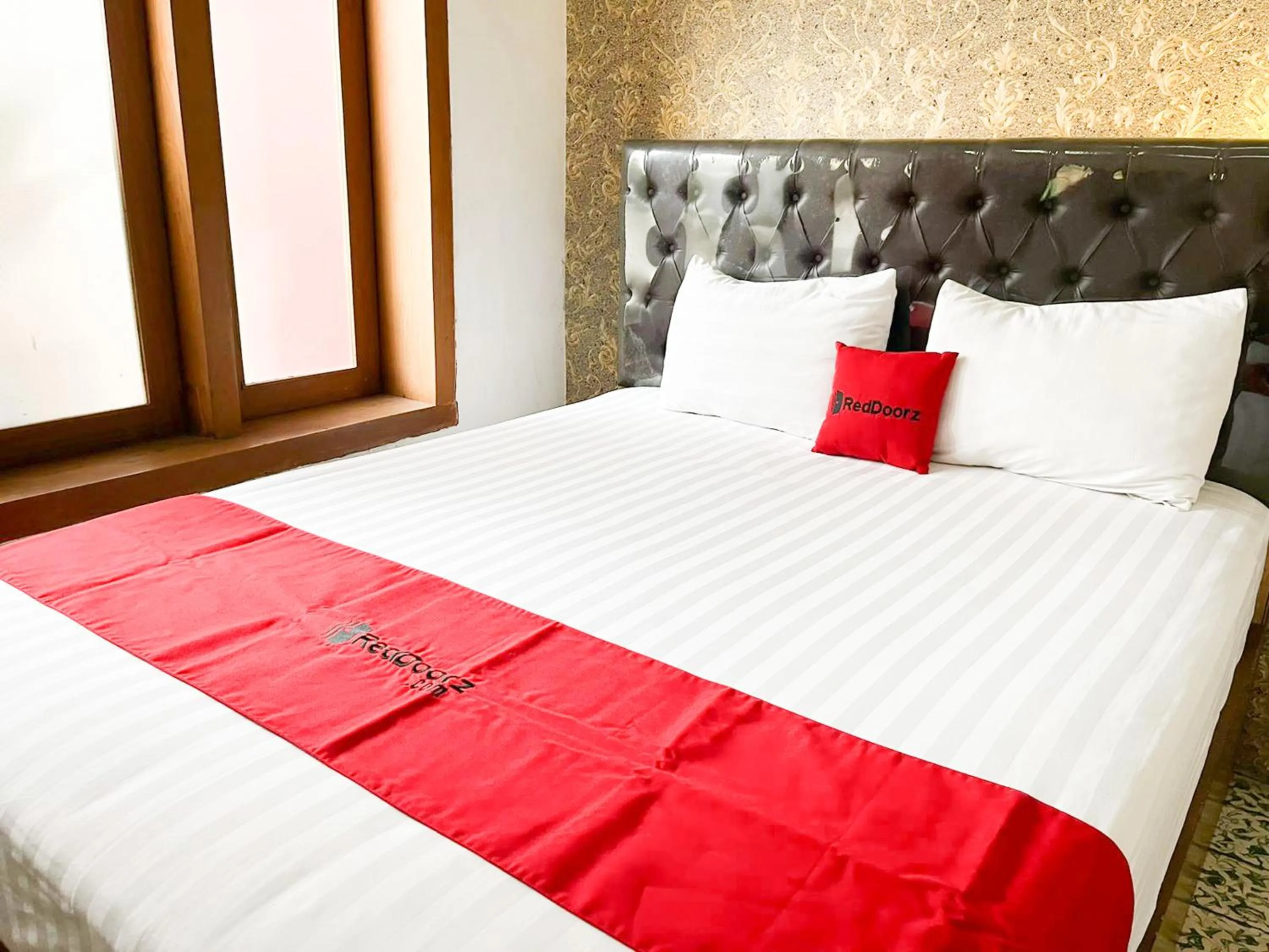 Bedroom, Bed in RedDoorz Syariah Near Alun-Alun Tulungagung