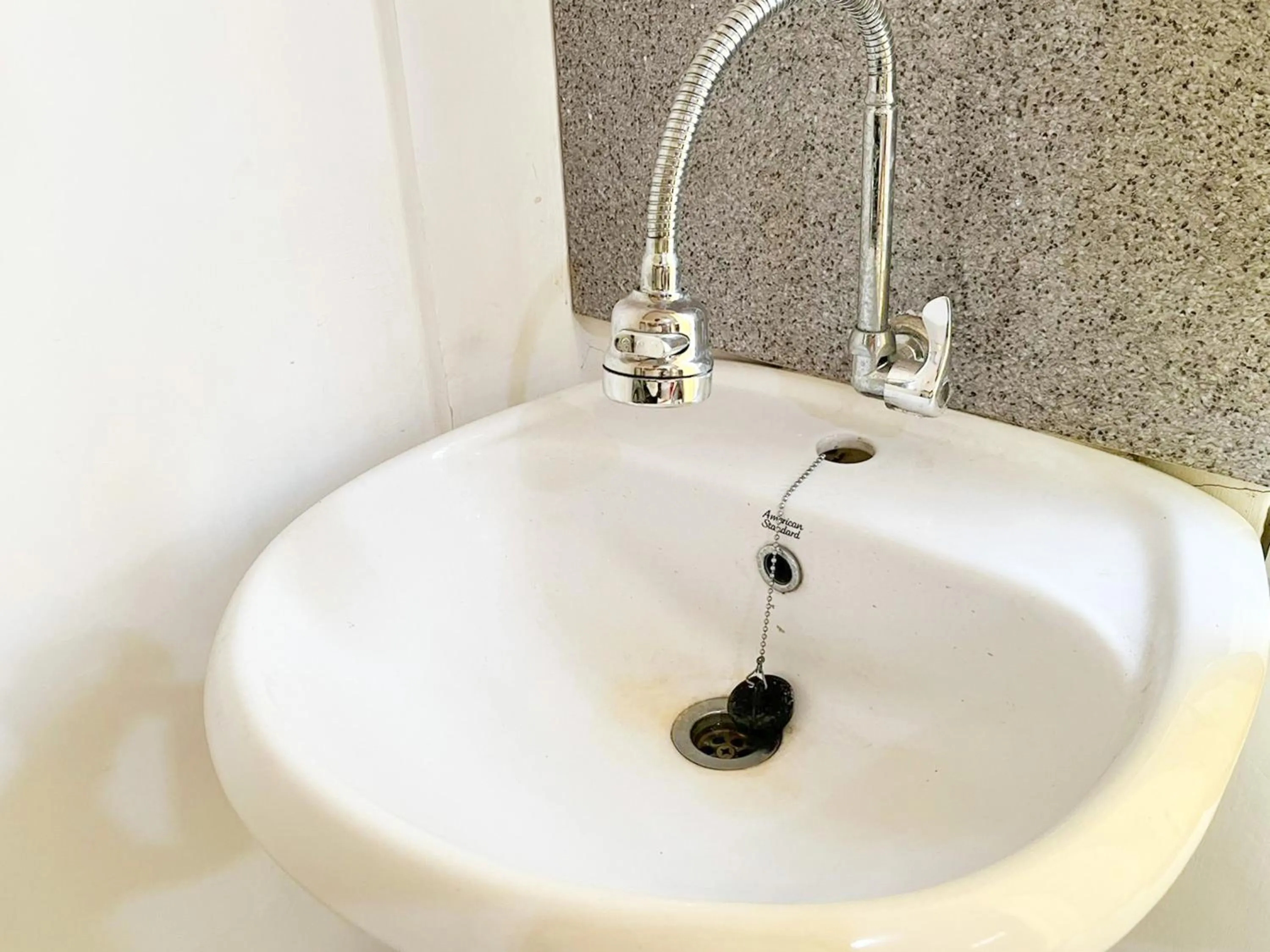 Bathroom in RedDoorz Syariah Near Alun-Alun Tulungagung