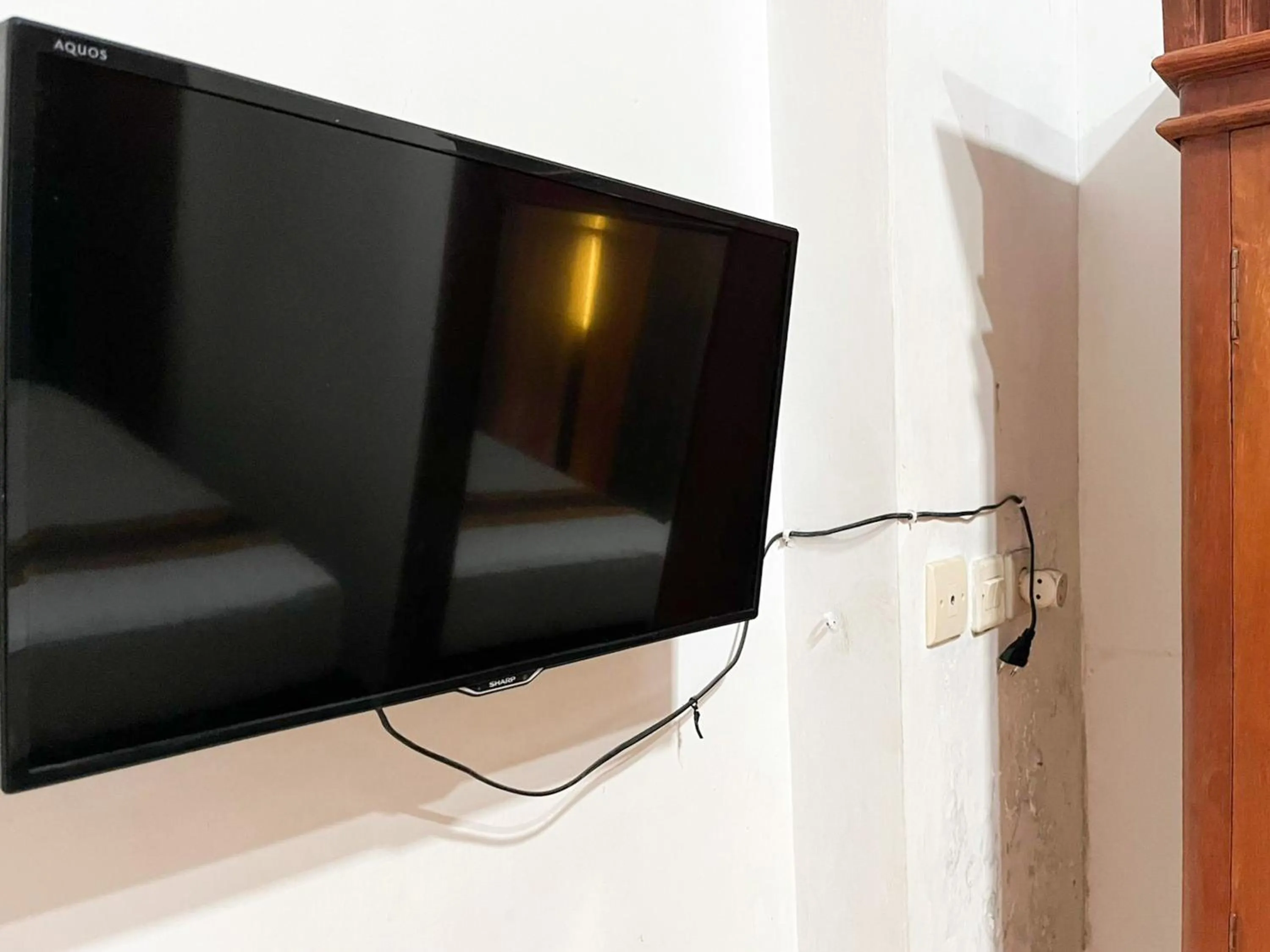 TV and multimedia in RedDoorz Syariah Near Alun-Alun Tulungagung