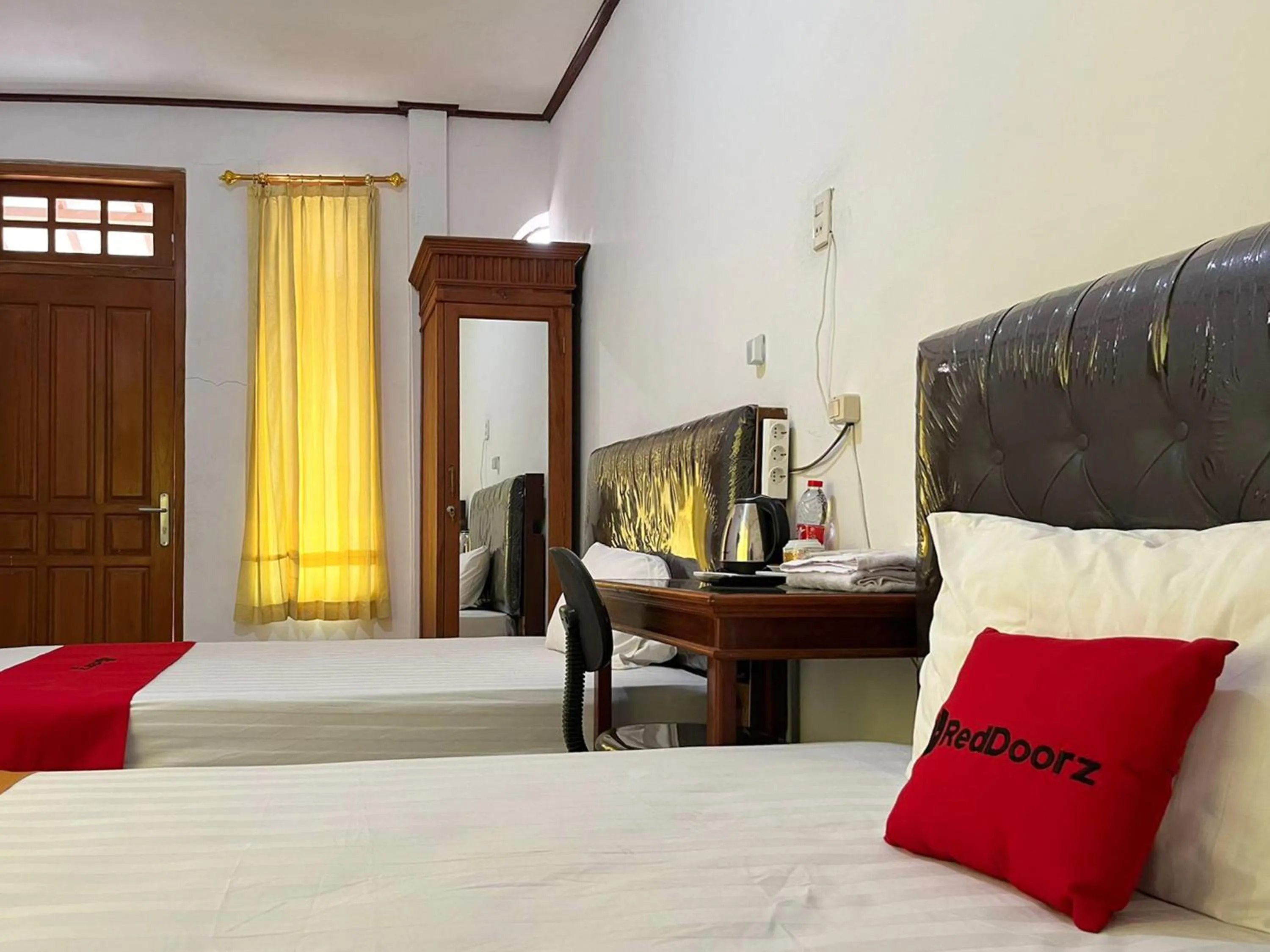 Bedroom, Bed in RedDoorz Syariah Near Alun-Alun Tulungagung