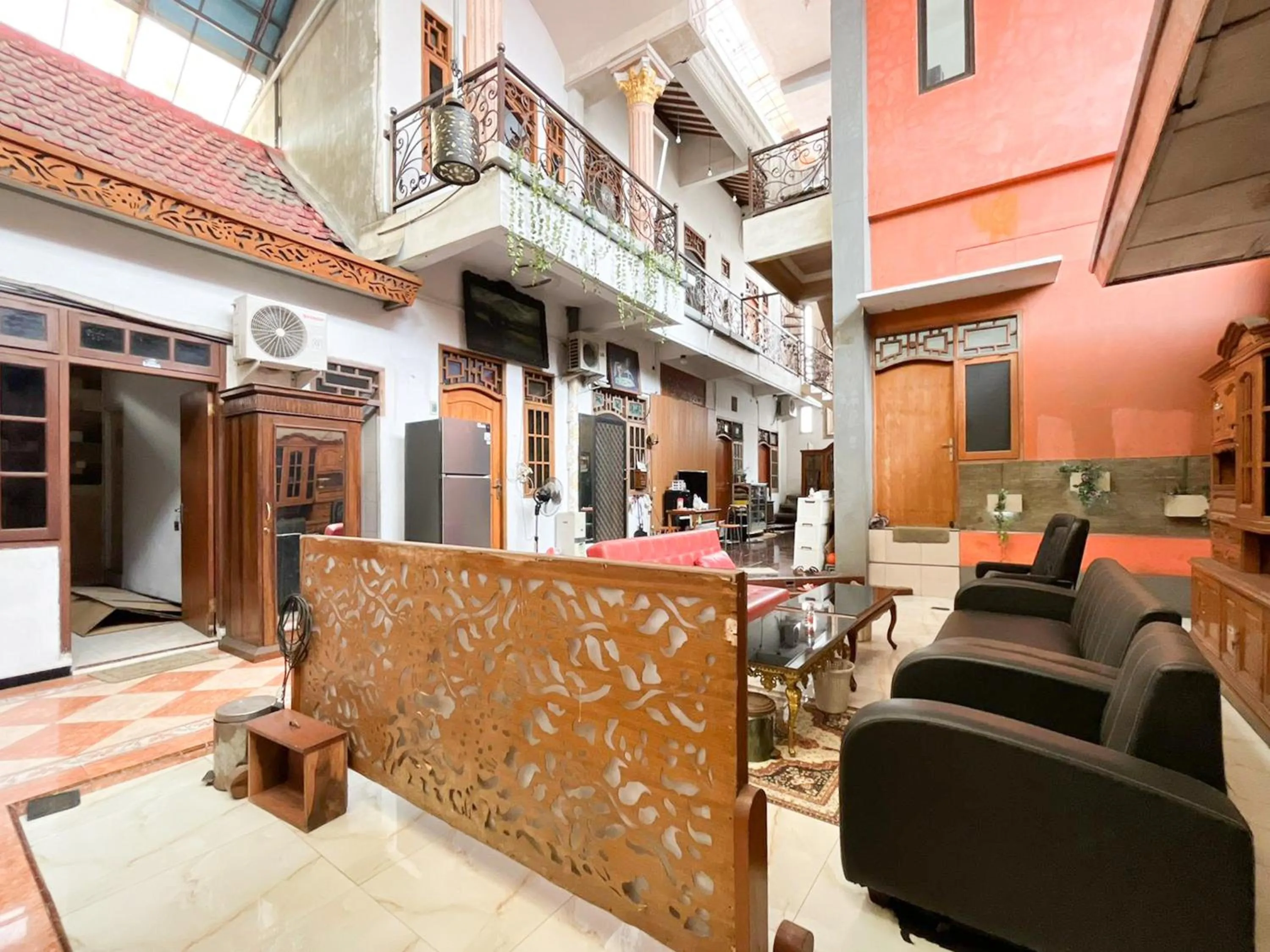 Lobby or reception in RedDoorz Syariah Near Alun-Alun Tulungagung