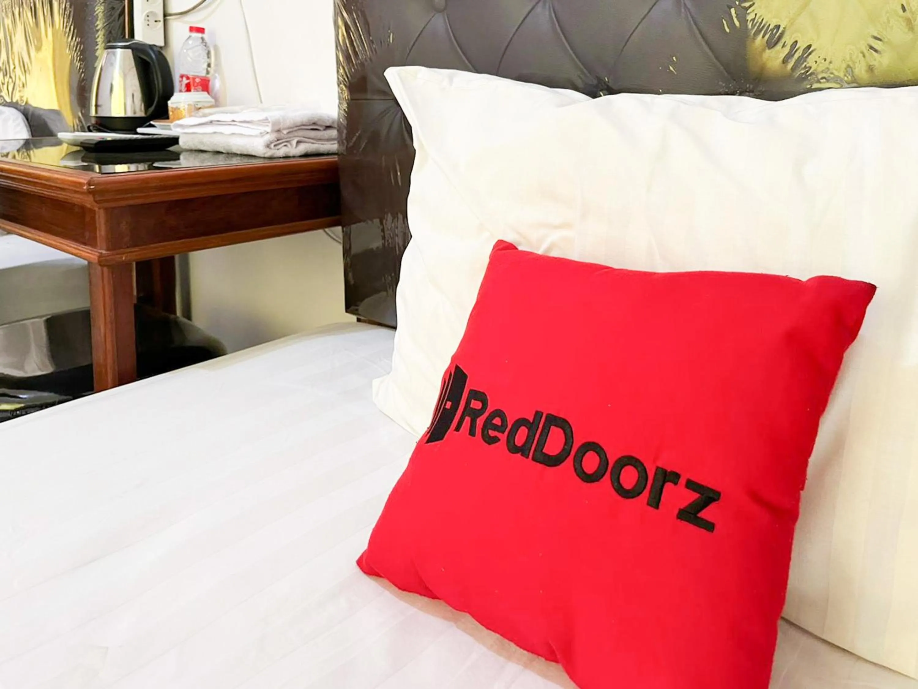 Bedroom, Bed in RedDoorz Syariah Near Alun-Alun Tulungagung