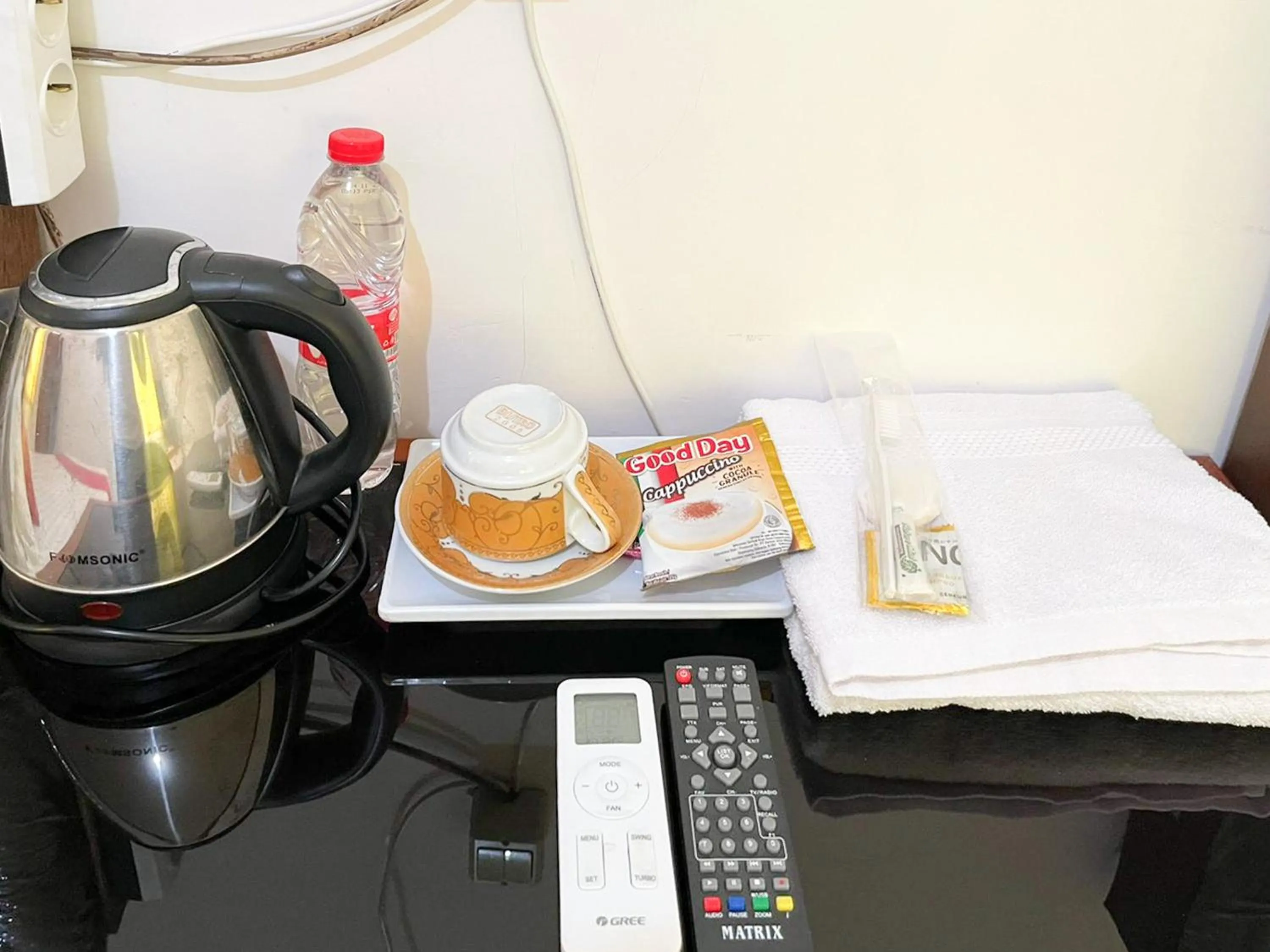 Coffee/tea facilities in RedDoorz Syariah Near Alun-Alun Tulungagung