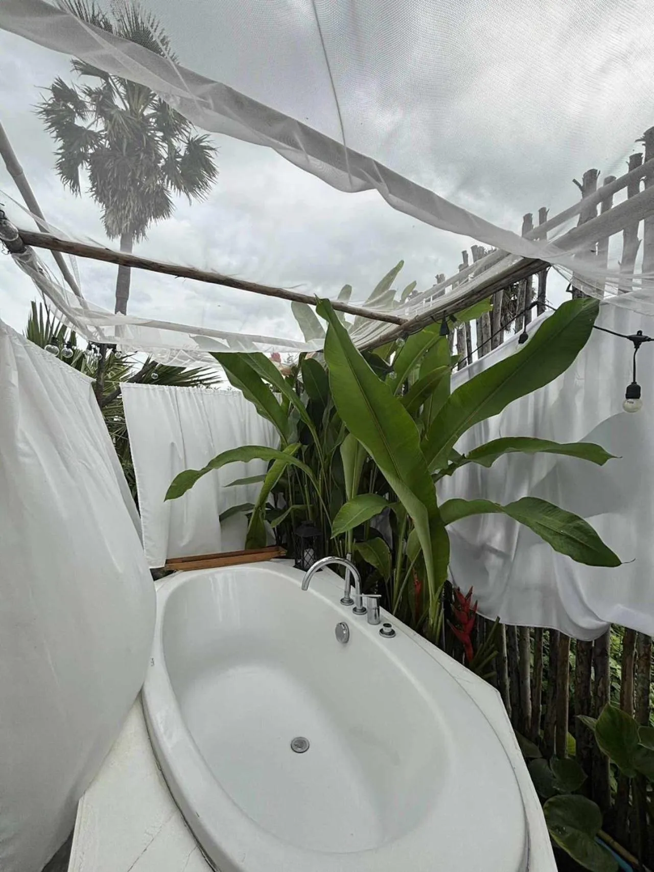 Bath in R resident resort