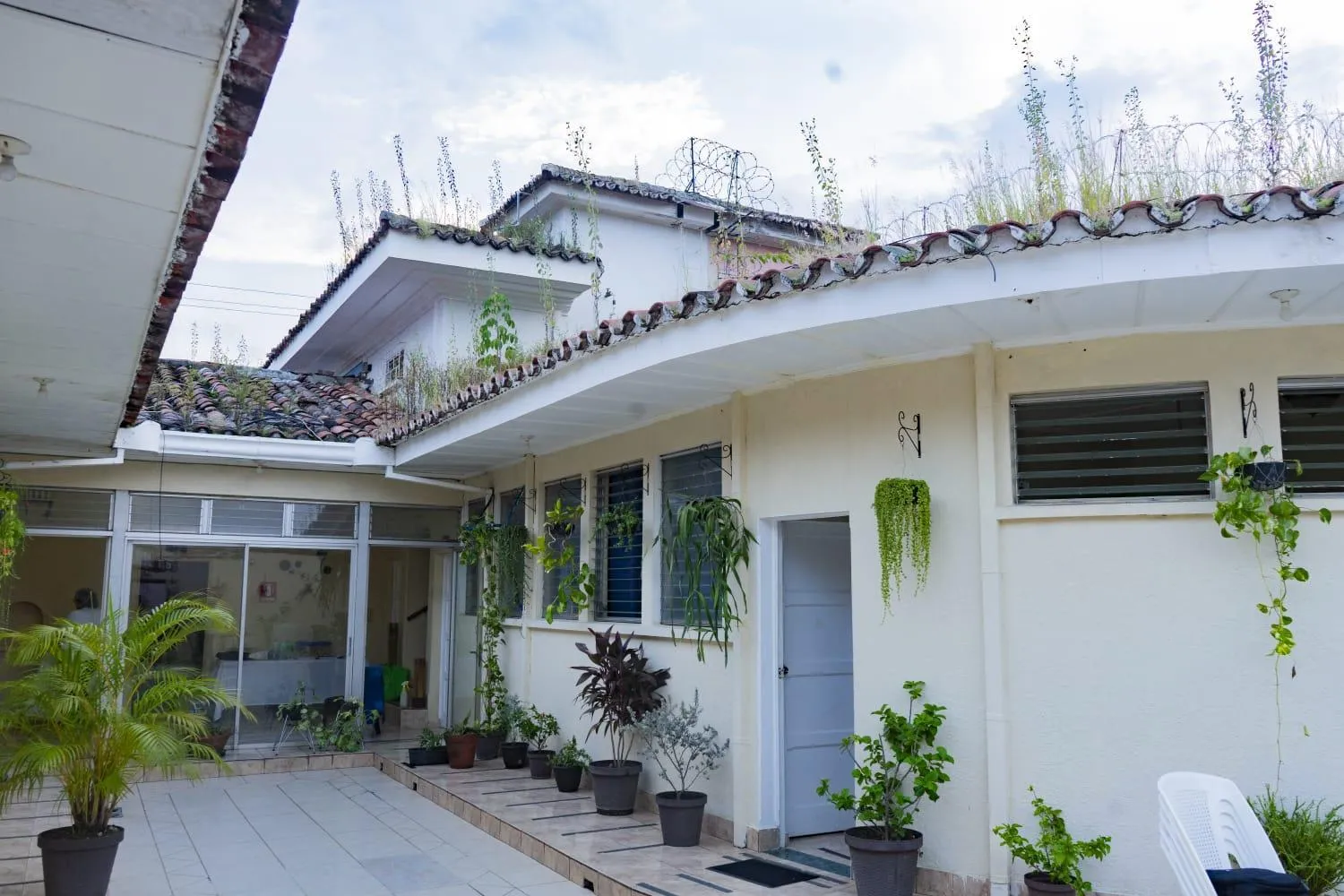 Seating area in Hostal Casa Luna