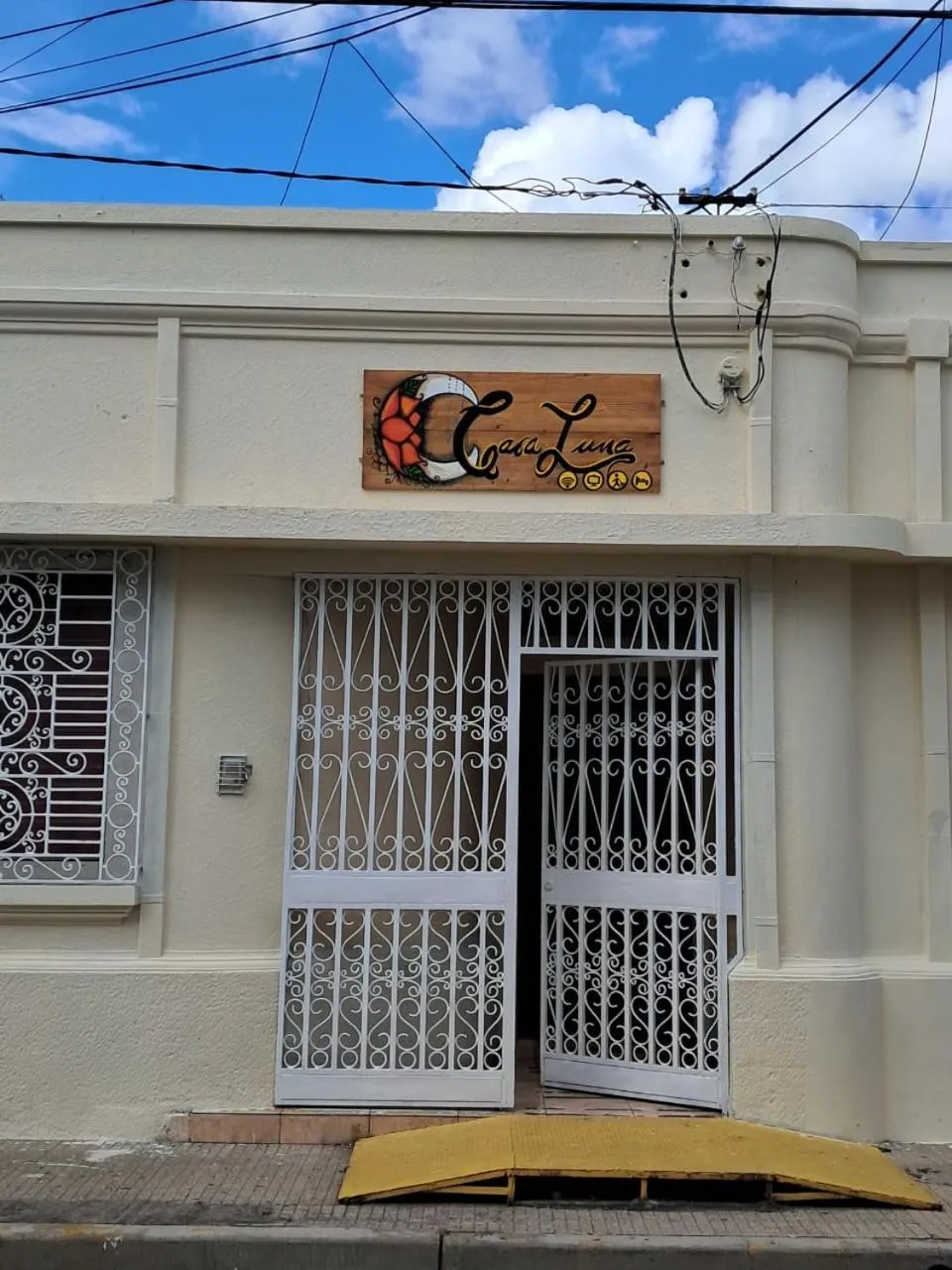 Facade/entrance in Hostal Casa Luna