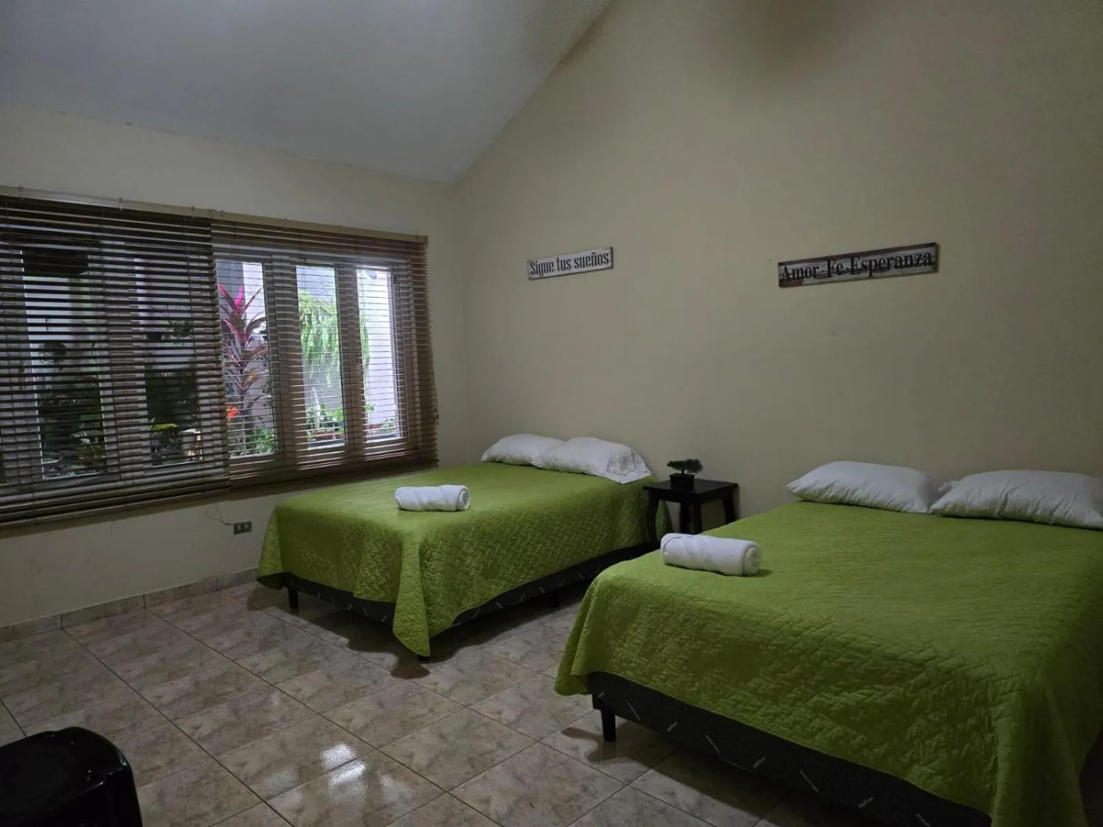 Bedroom, Bed in Hostal Casa Luna