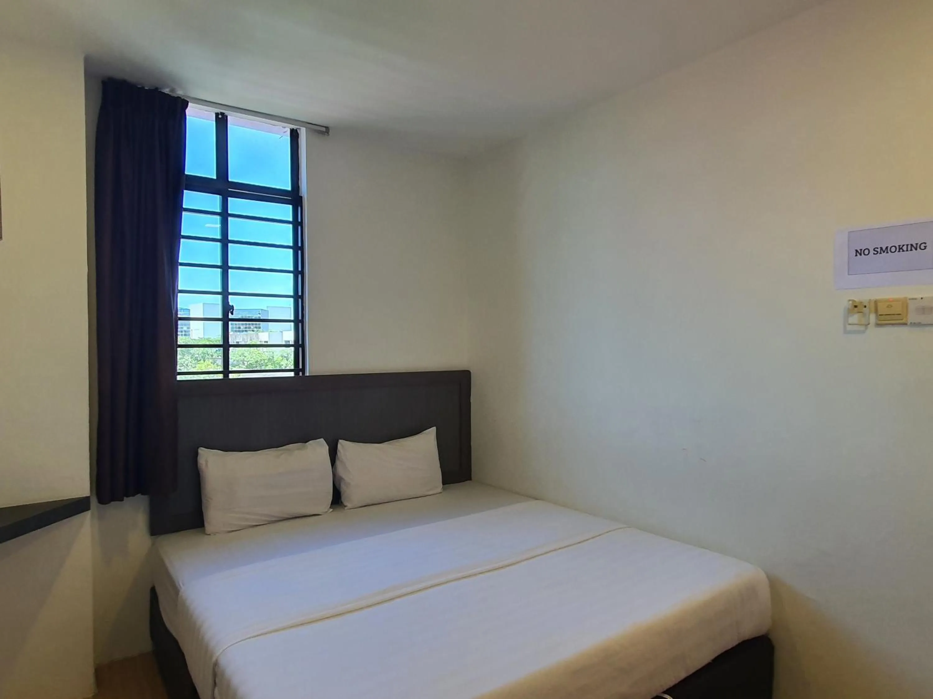Deluxe King Room in Hotel O Signature Inn Miri