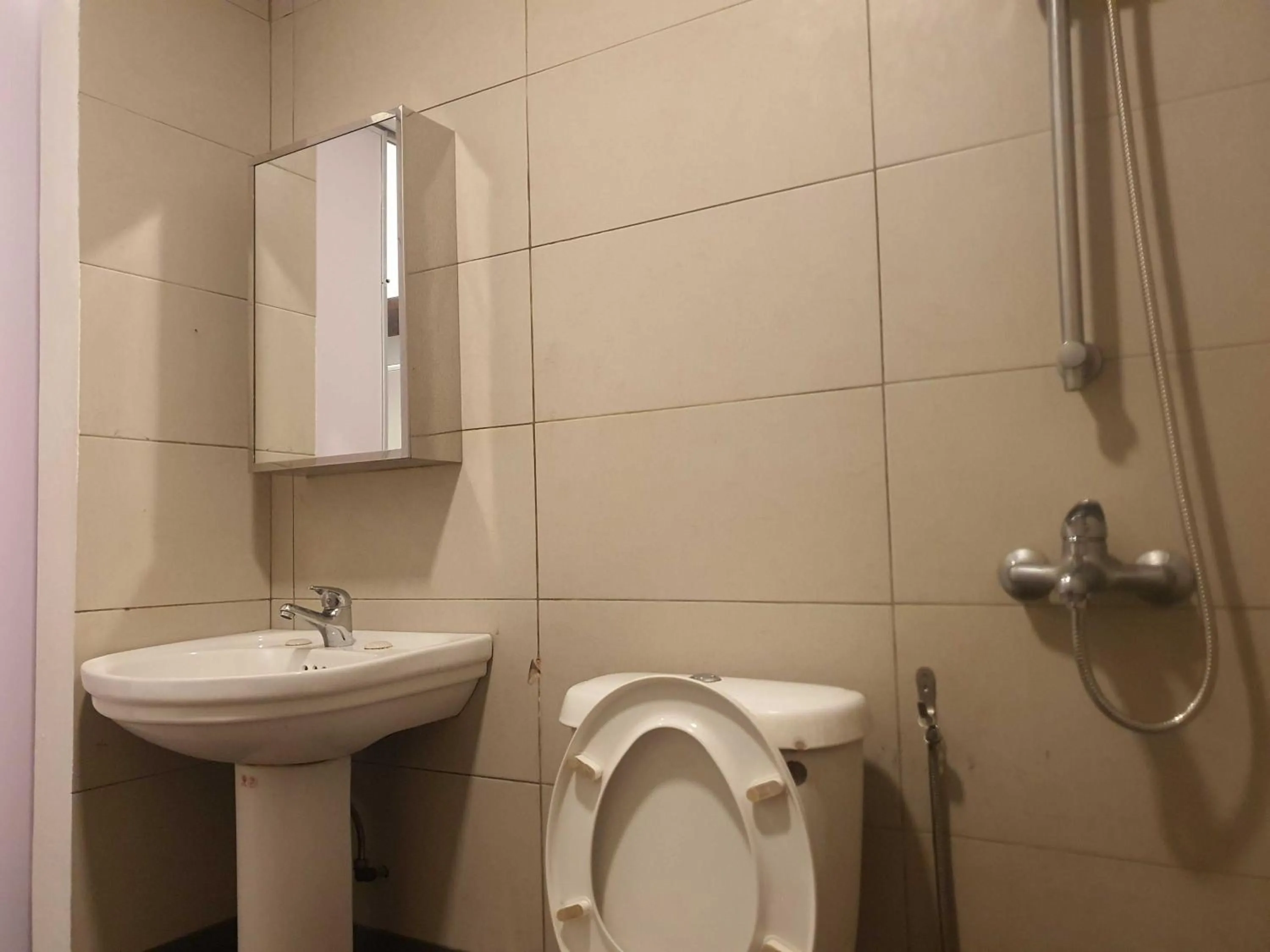 Bathroom in Hotel O Signature Inn Miri